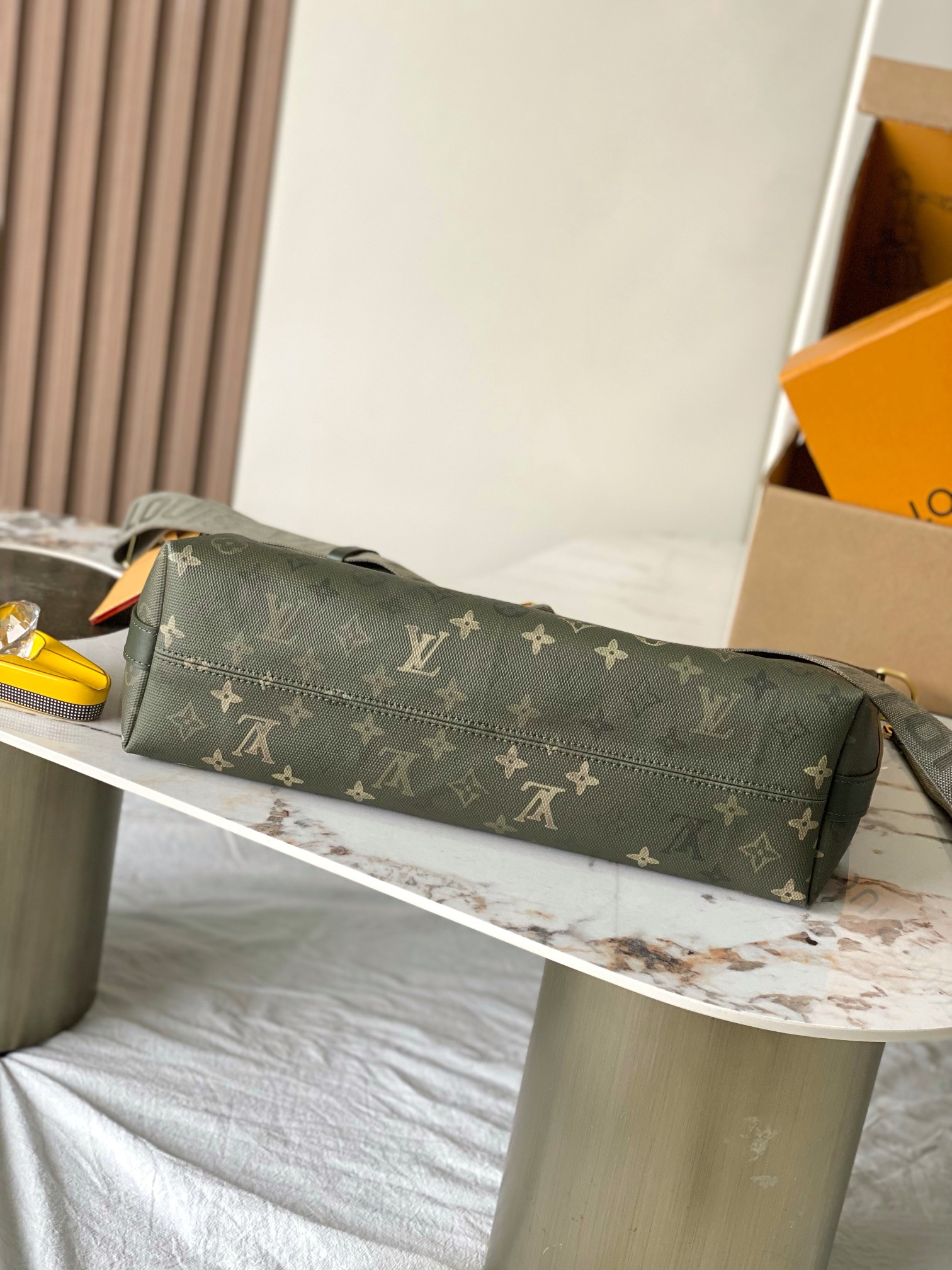 Louis Vuitton Basic Bag M