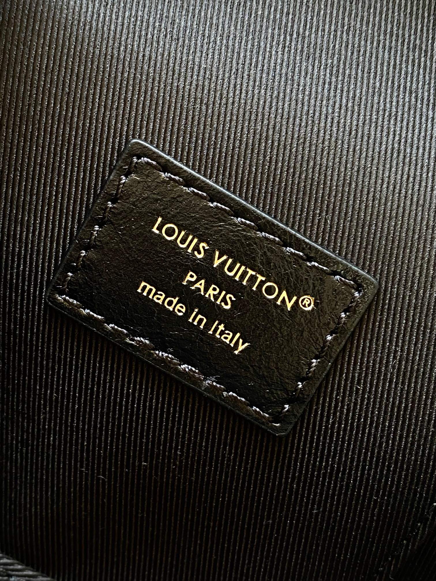 Louis Vuitton Basic Bag M