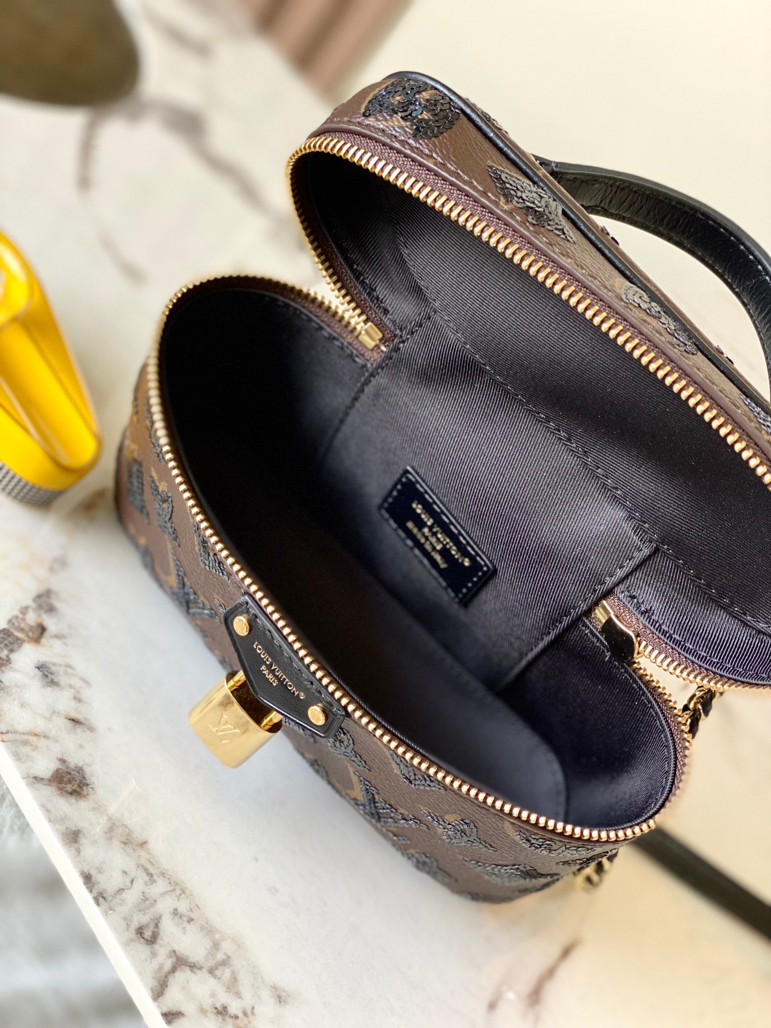 Louis Vuitton Basic Bag M