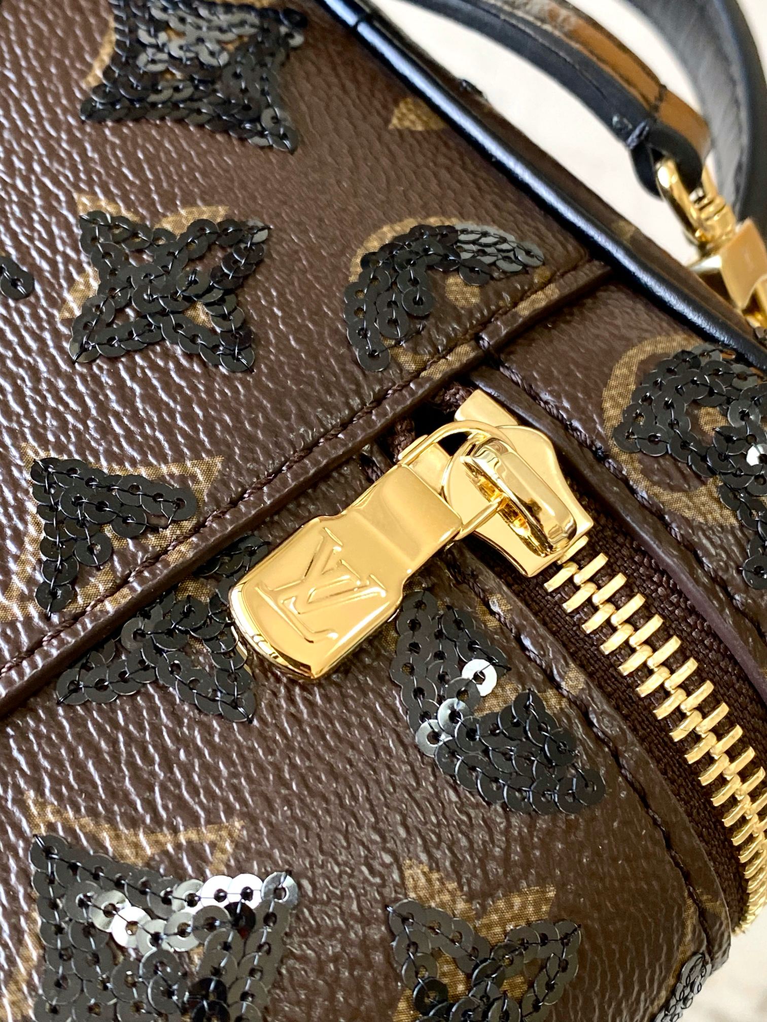 Louis Vuitton Basic Bag M