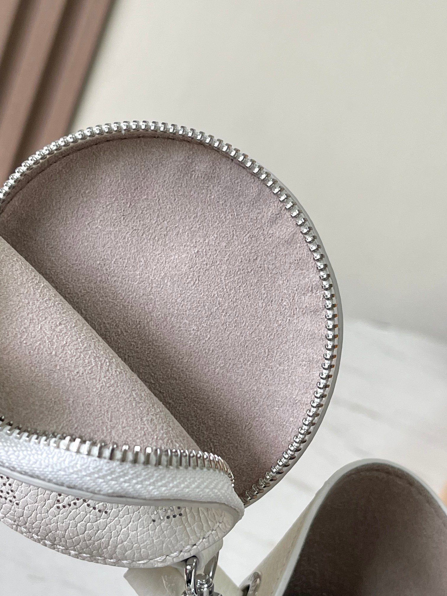 Louis Vuitton Basic Bag Cow Leather M-l