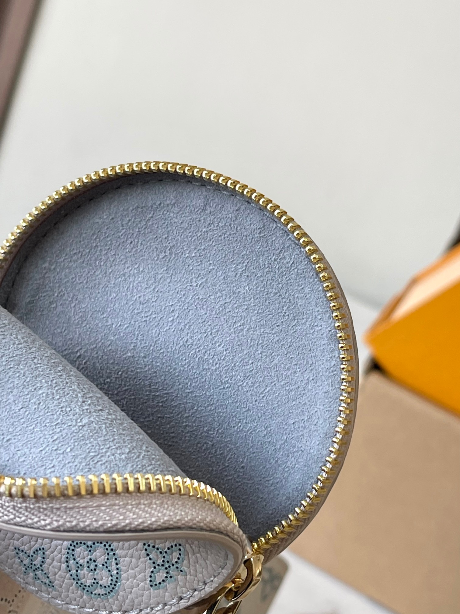 Louis Vuitton Basic Bag Cow Leather M-l