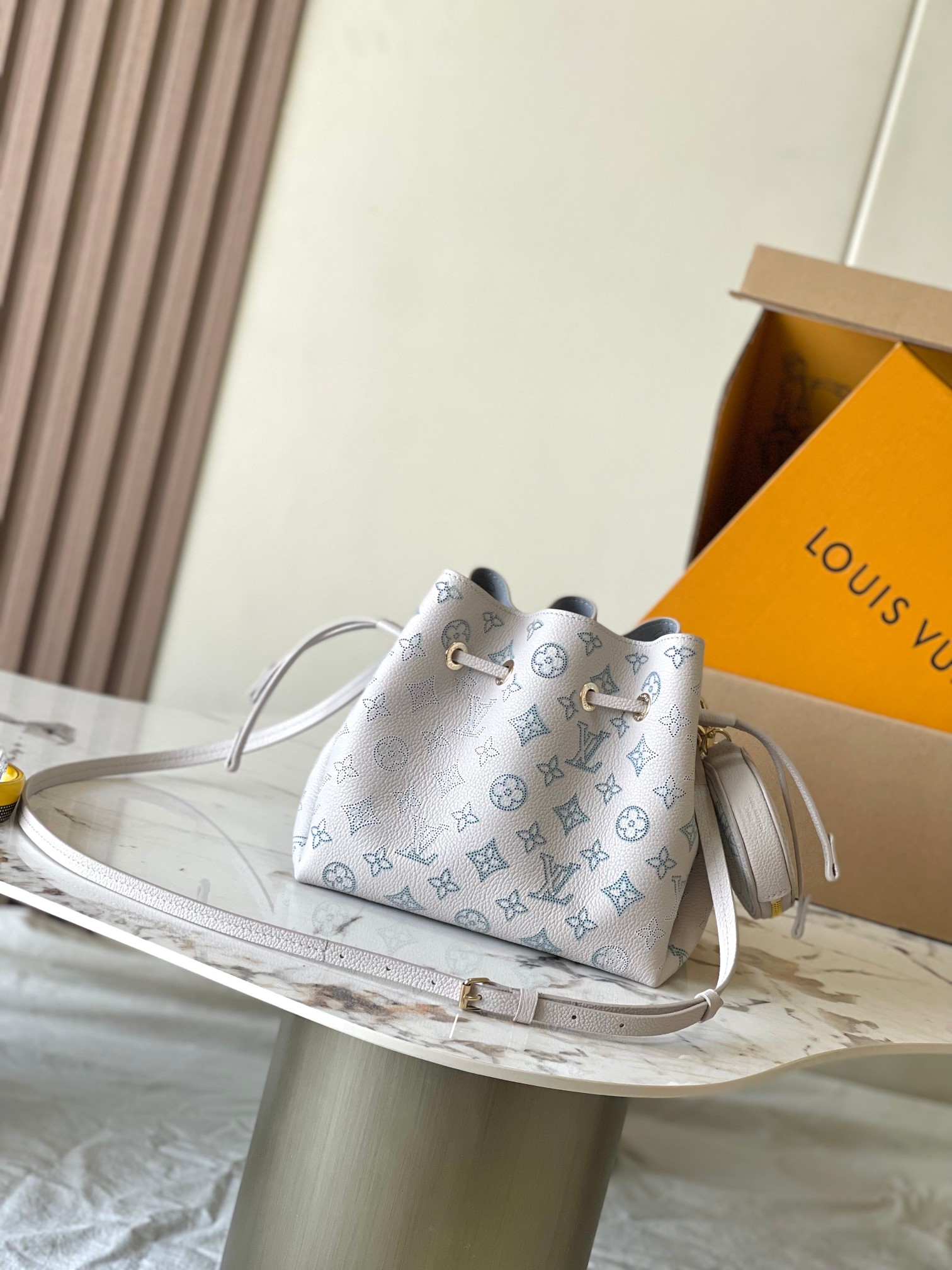 Louis Vuitton Basic Bag Cow Leather M-l