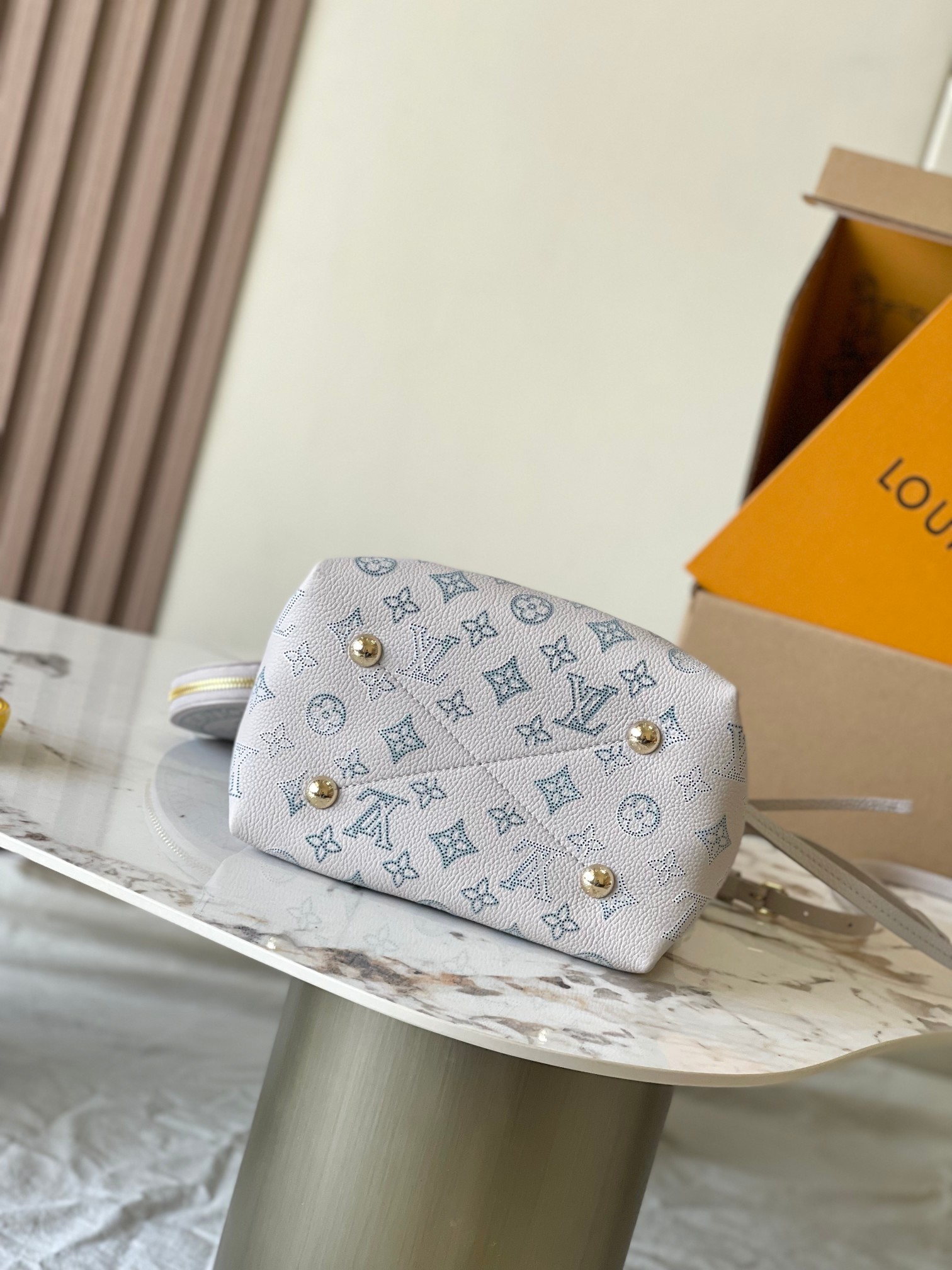 Louis Vuitton Basic Bag Cow Leather M-l