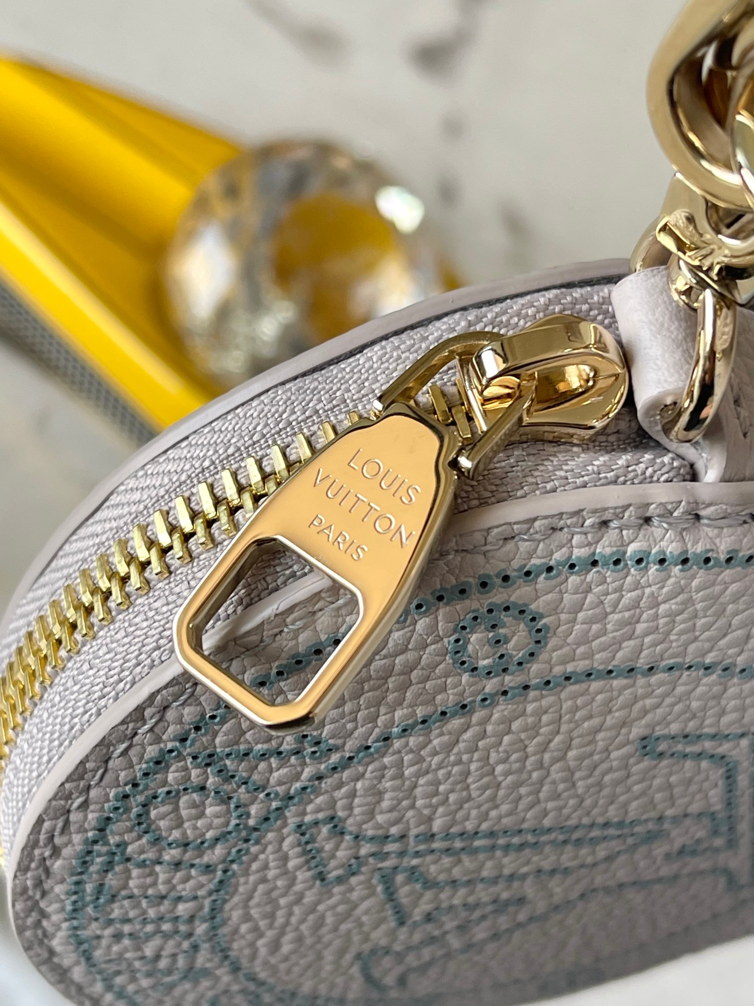 Louis Vuitton Basic Bag Cow Leather M-l