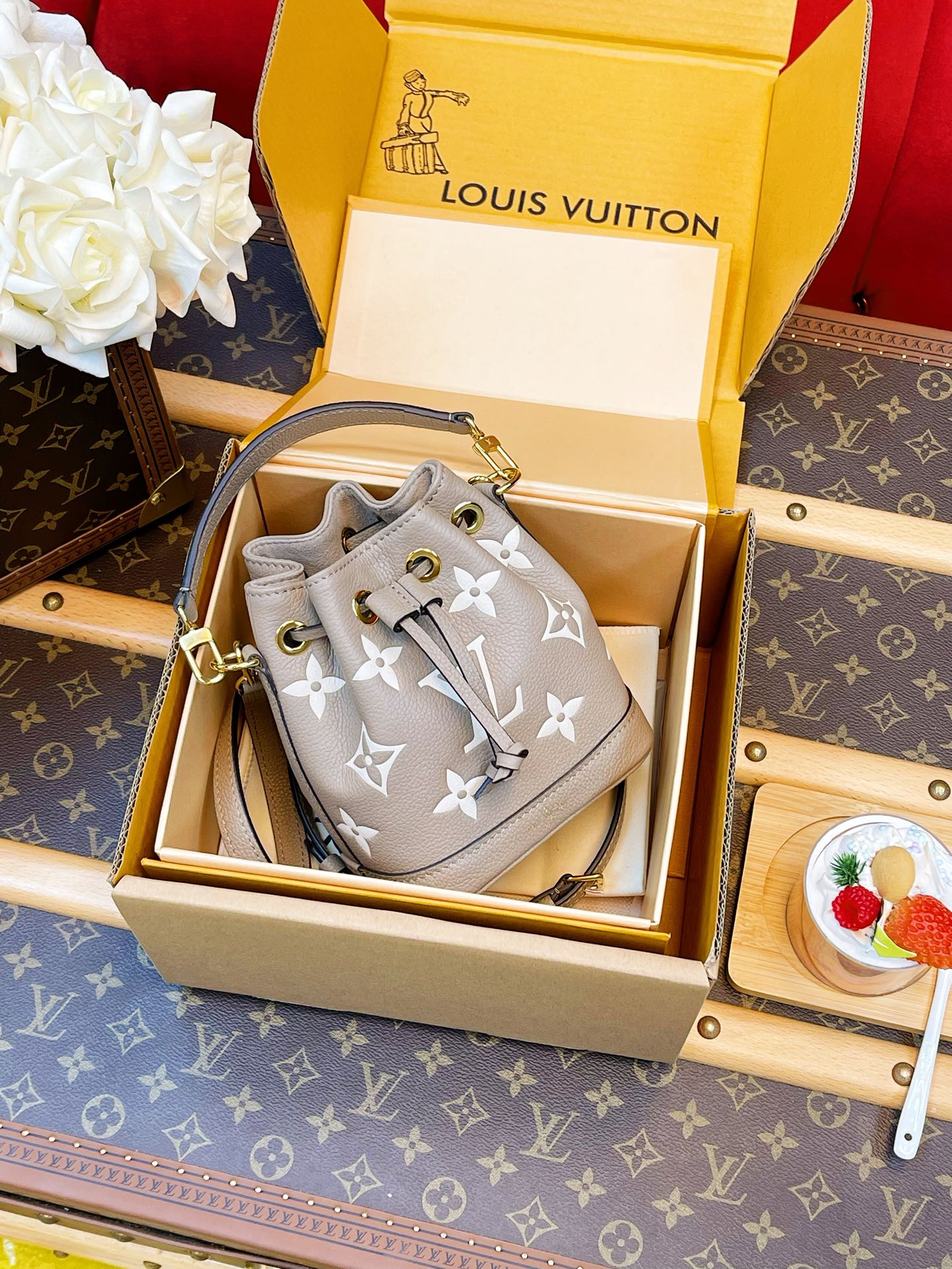 Louis Vuitton Basic Bag M