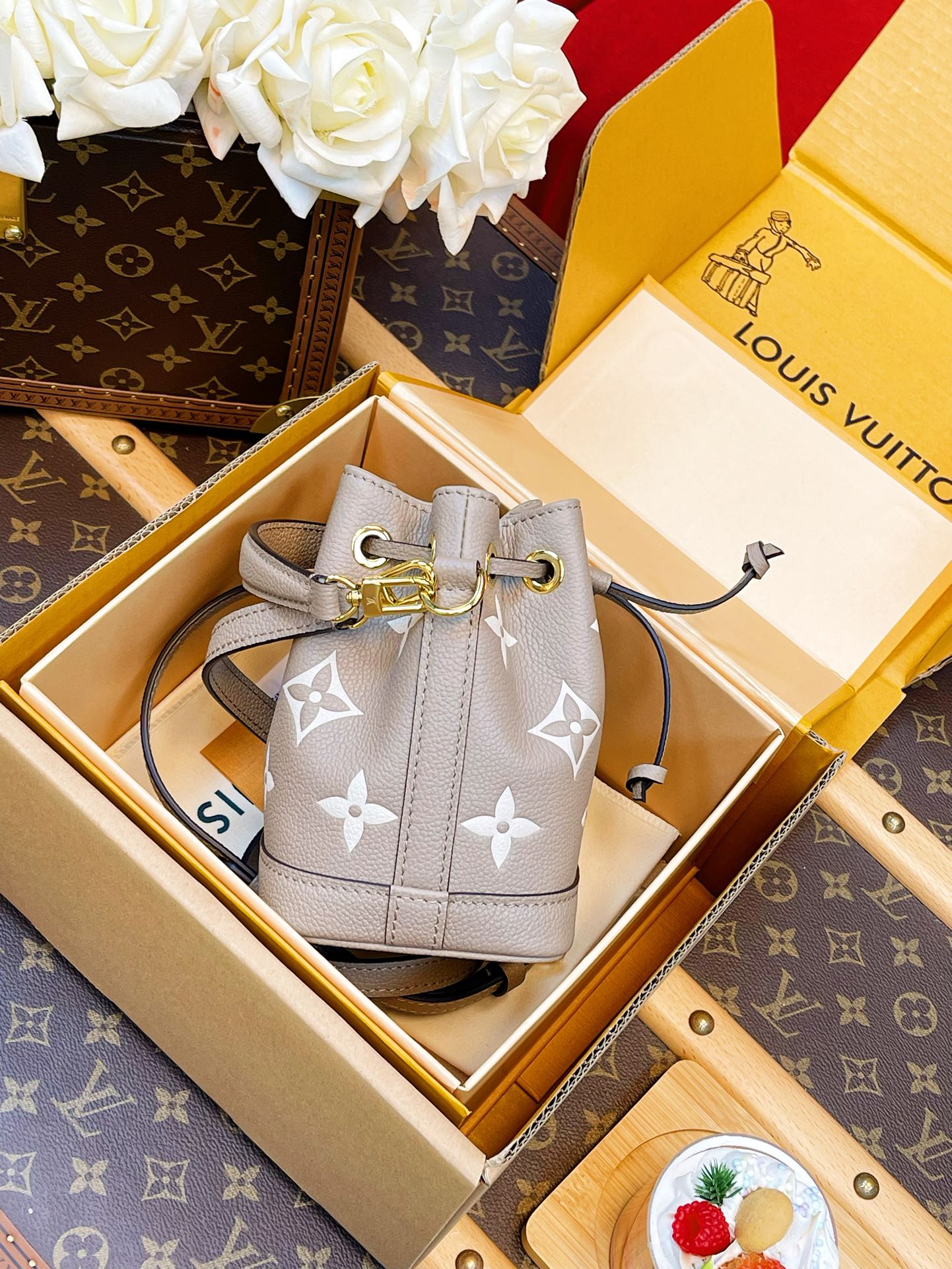 Louis Vuitton Basic Bag M