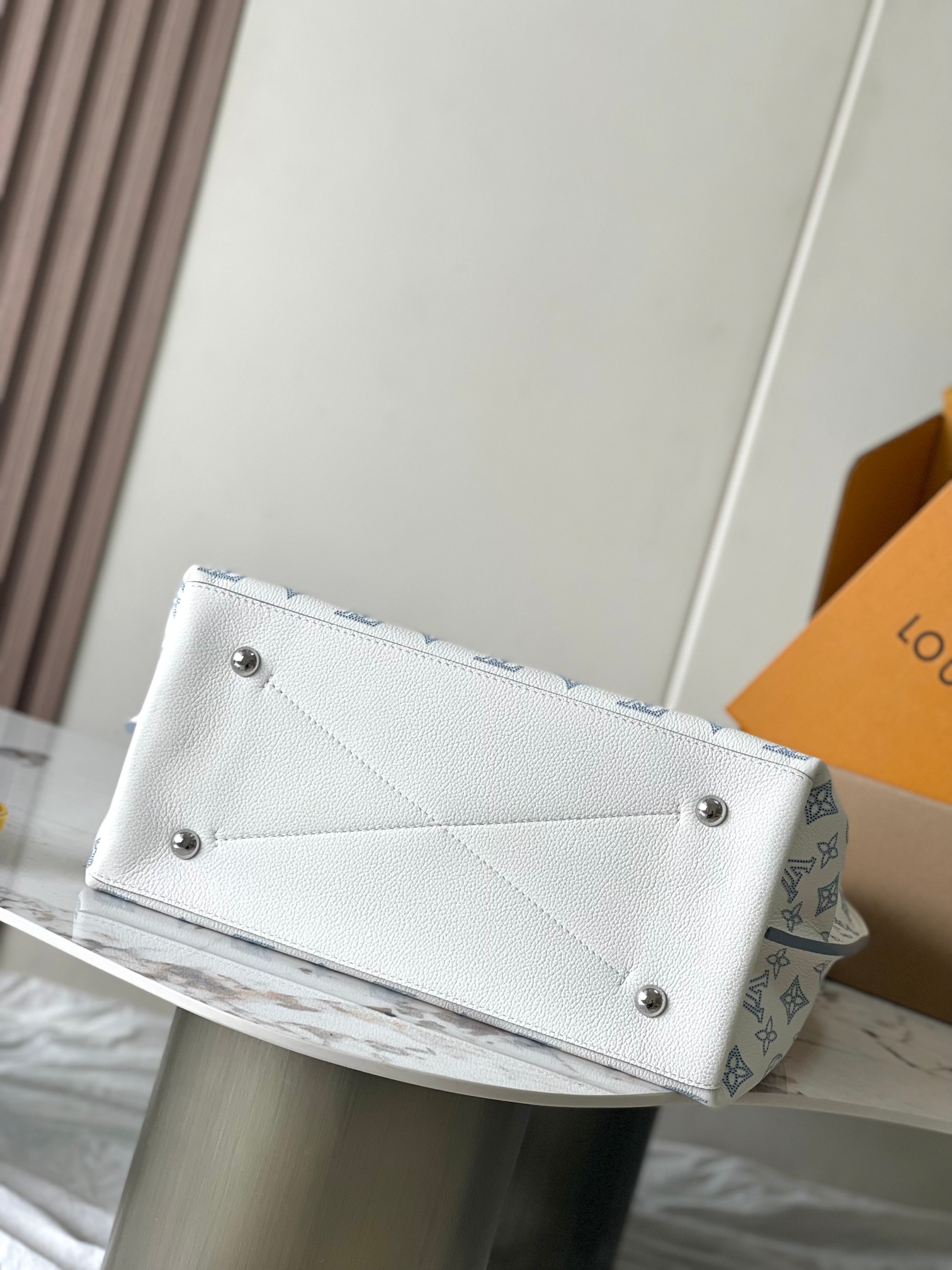 Louis Vuitton Female Shoulder Bag Cow Leather White 17cm-m-l