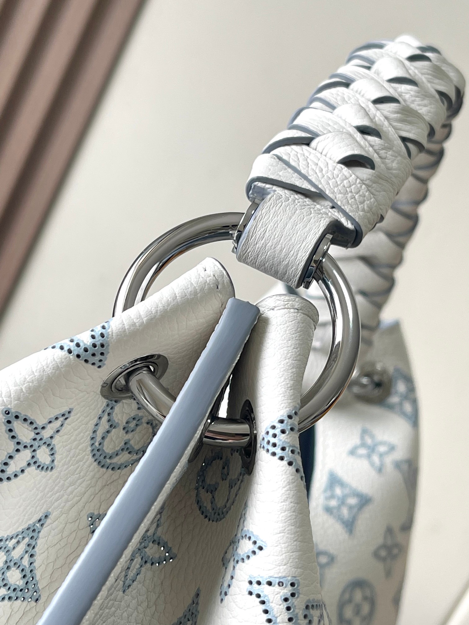 Louis Vuitton Female Shoulder Bag Cow Leather White 17cm-m-l