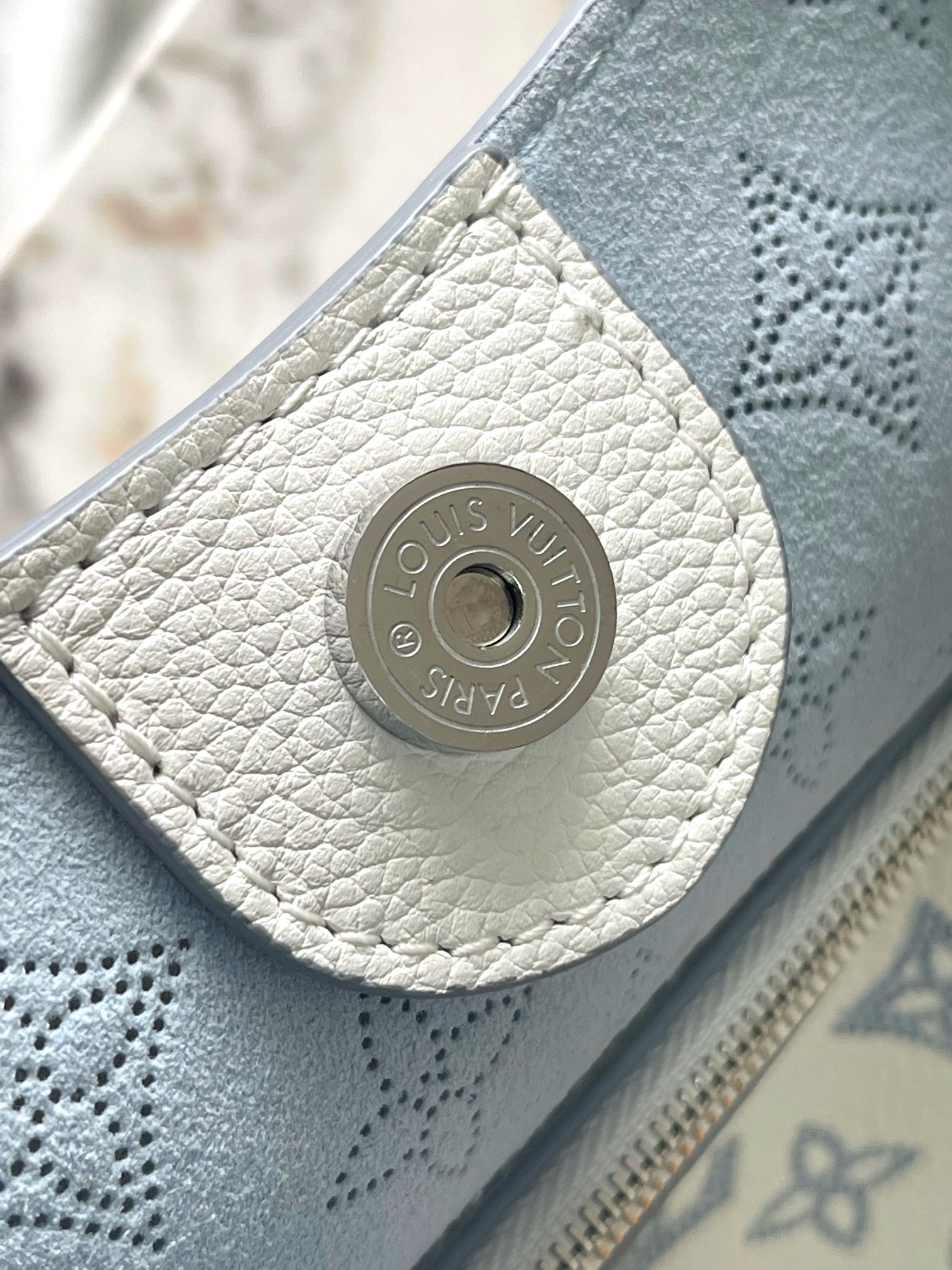 Louis Vuitton Female Shoulder Bag Cow Leather White 17cm-m-l