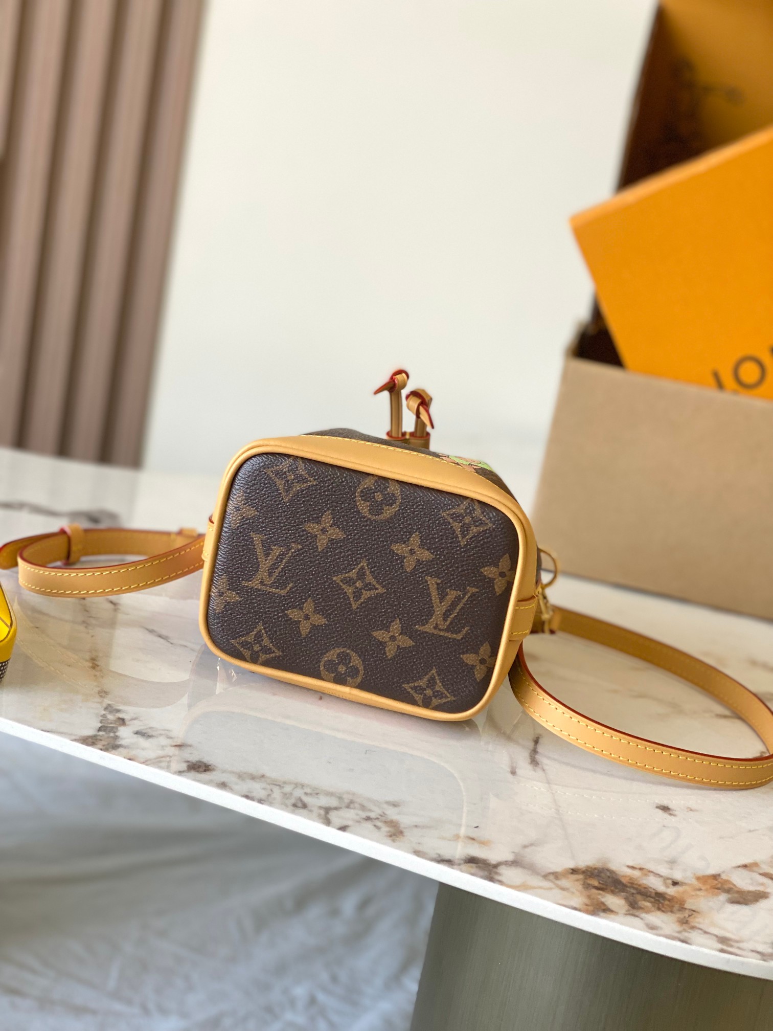 Louis Vuitton Basic Bag M-10cm