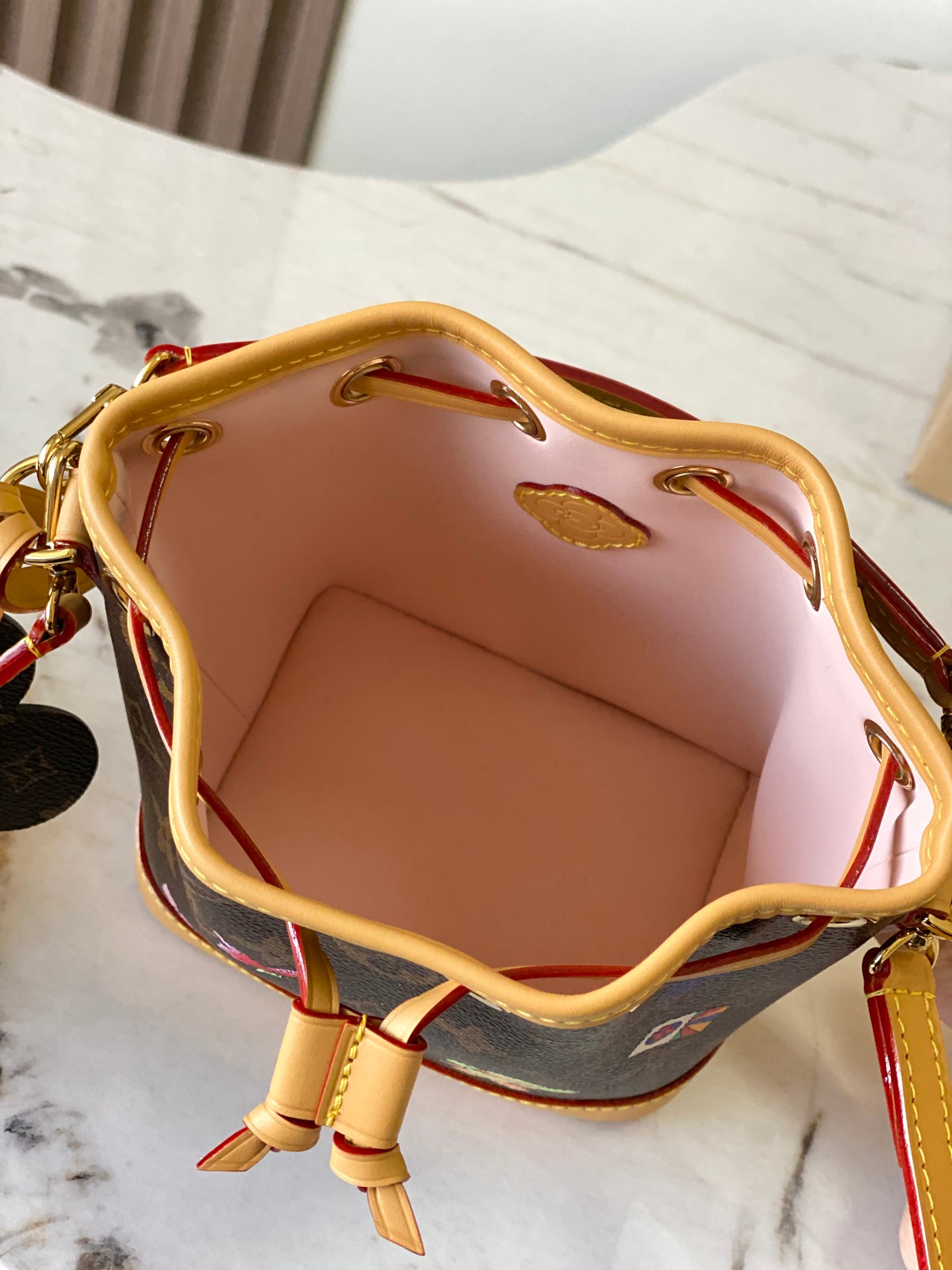 Louis Vuitton Basic Bag M-10cm