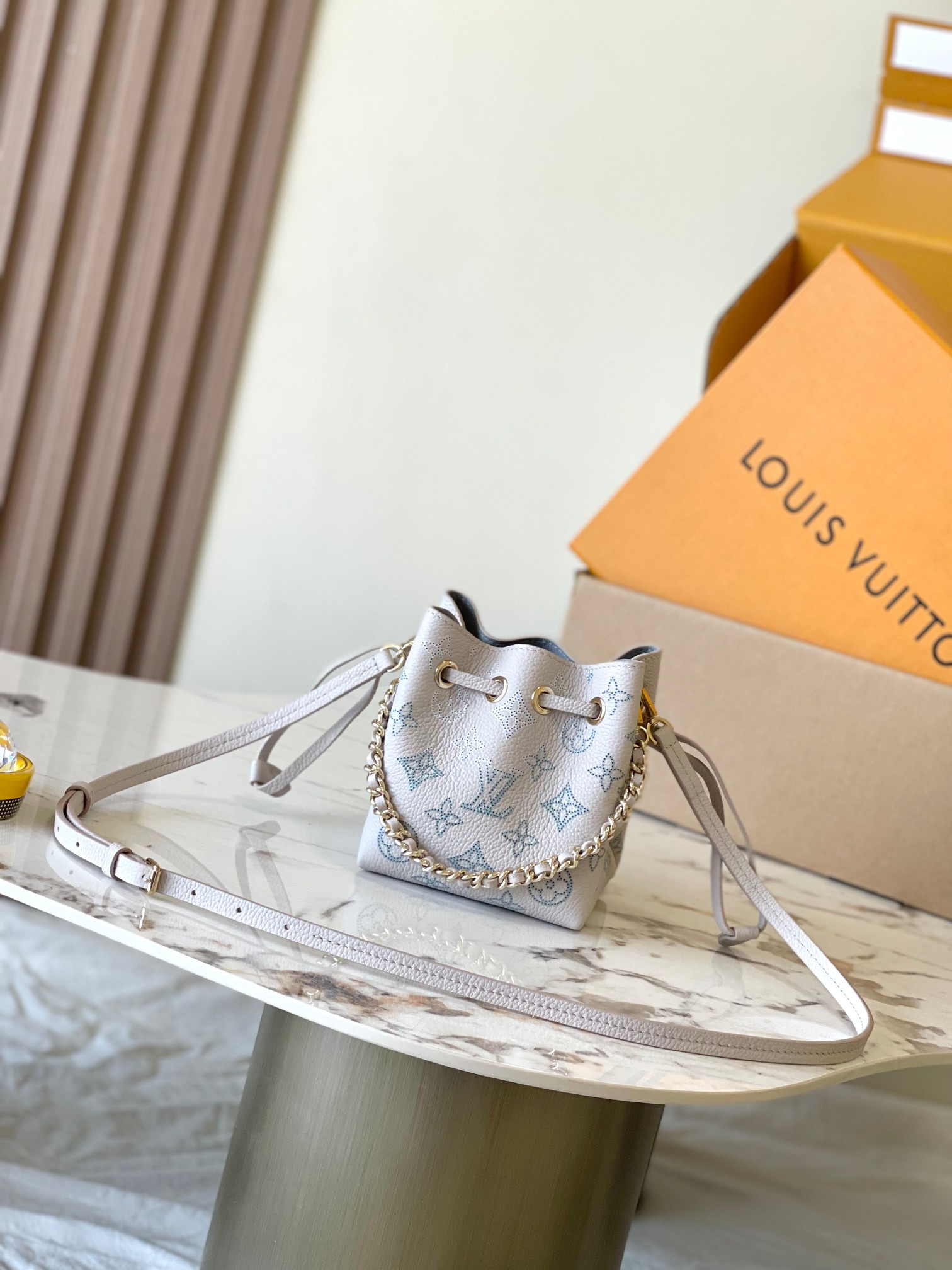 Louis Vuitton Basic Bag White M-l