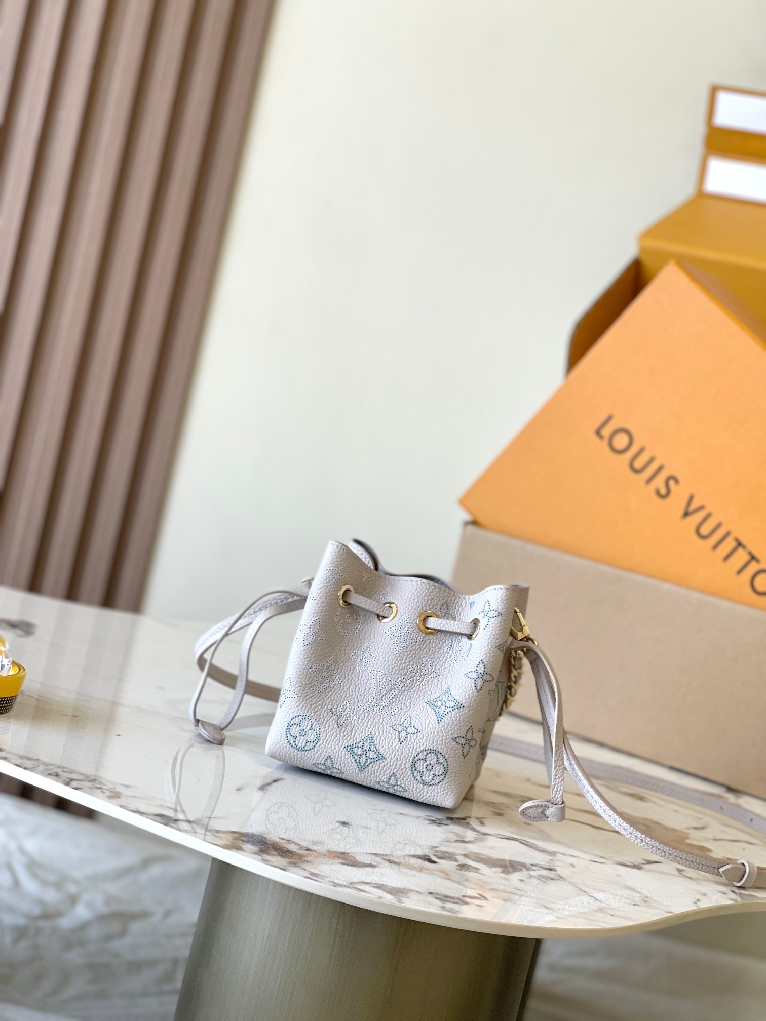 Louis Vuitton Basic Bag White M-l