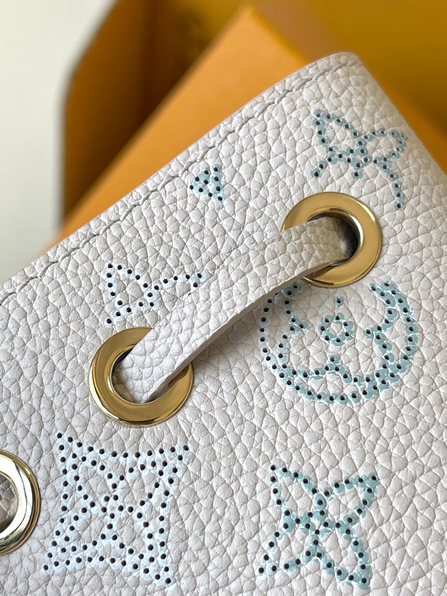 Louis Vuitton Basic Bag White M-l