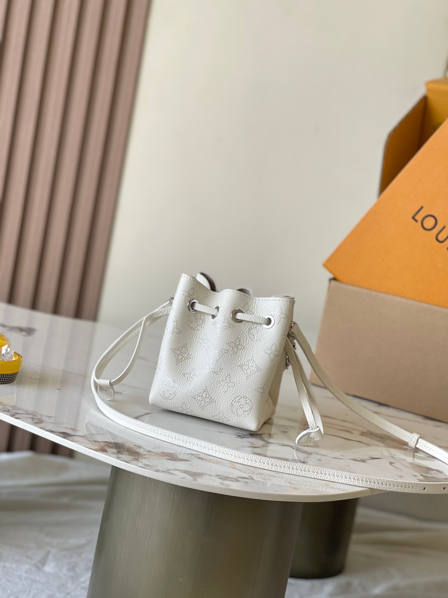 Louis Vuitton Basic Bag White M-l