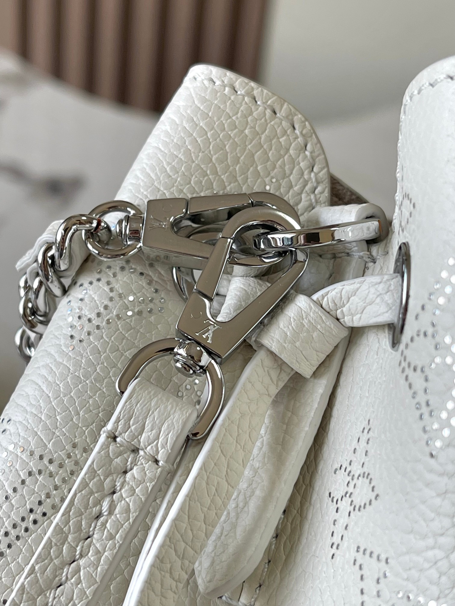 Louis Vuitton Basic Bag White M-l