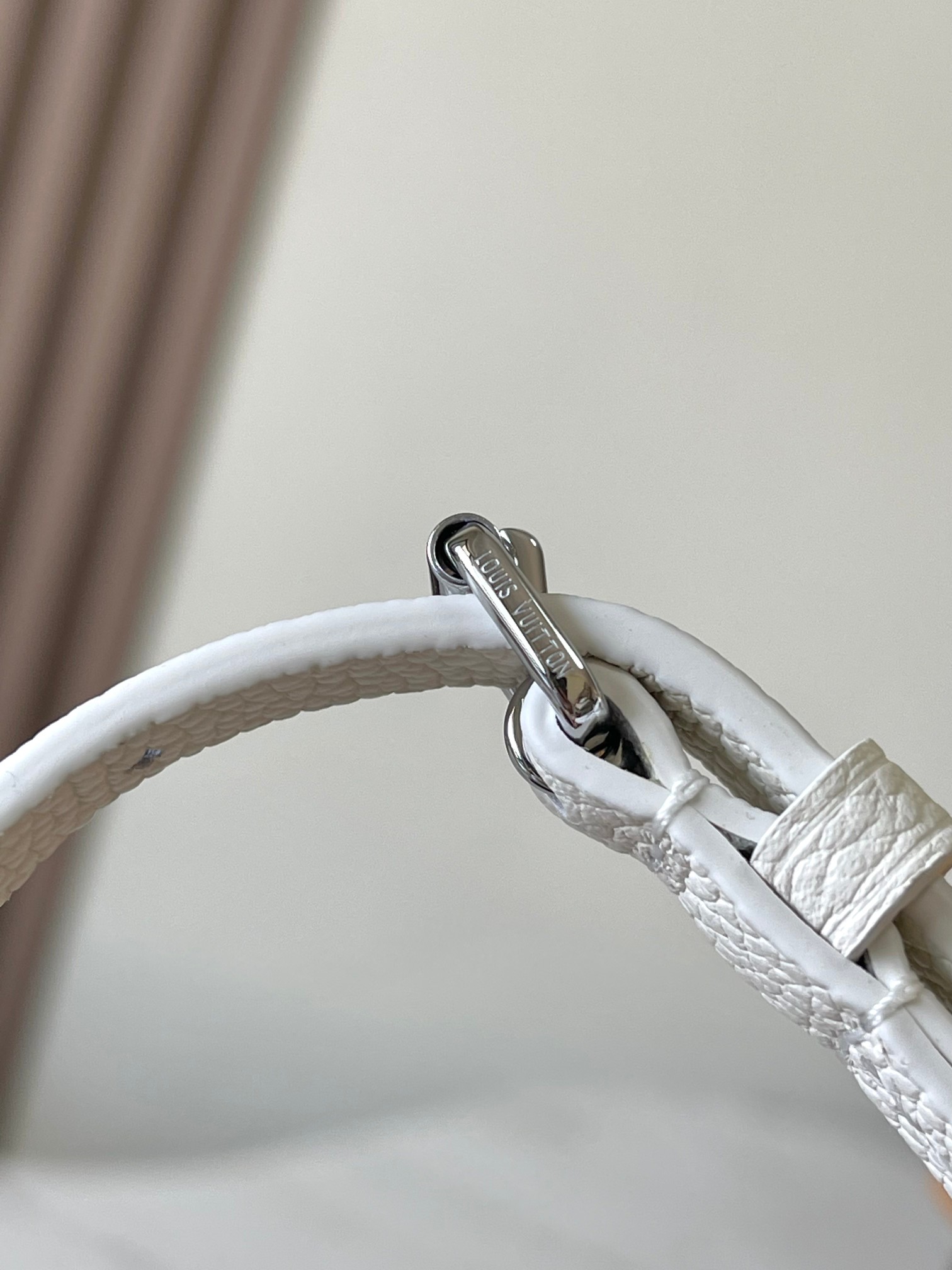 Louis Vuitton Basic Bag White M-l