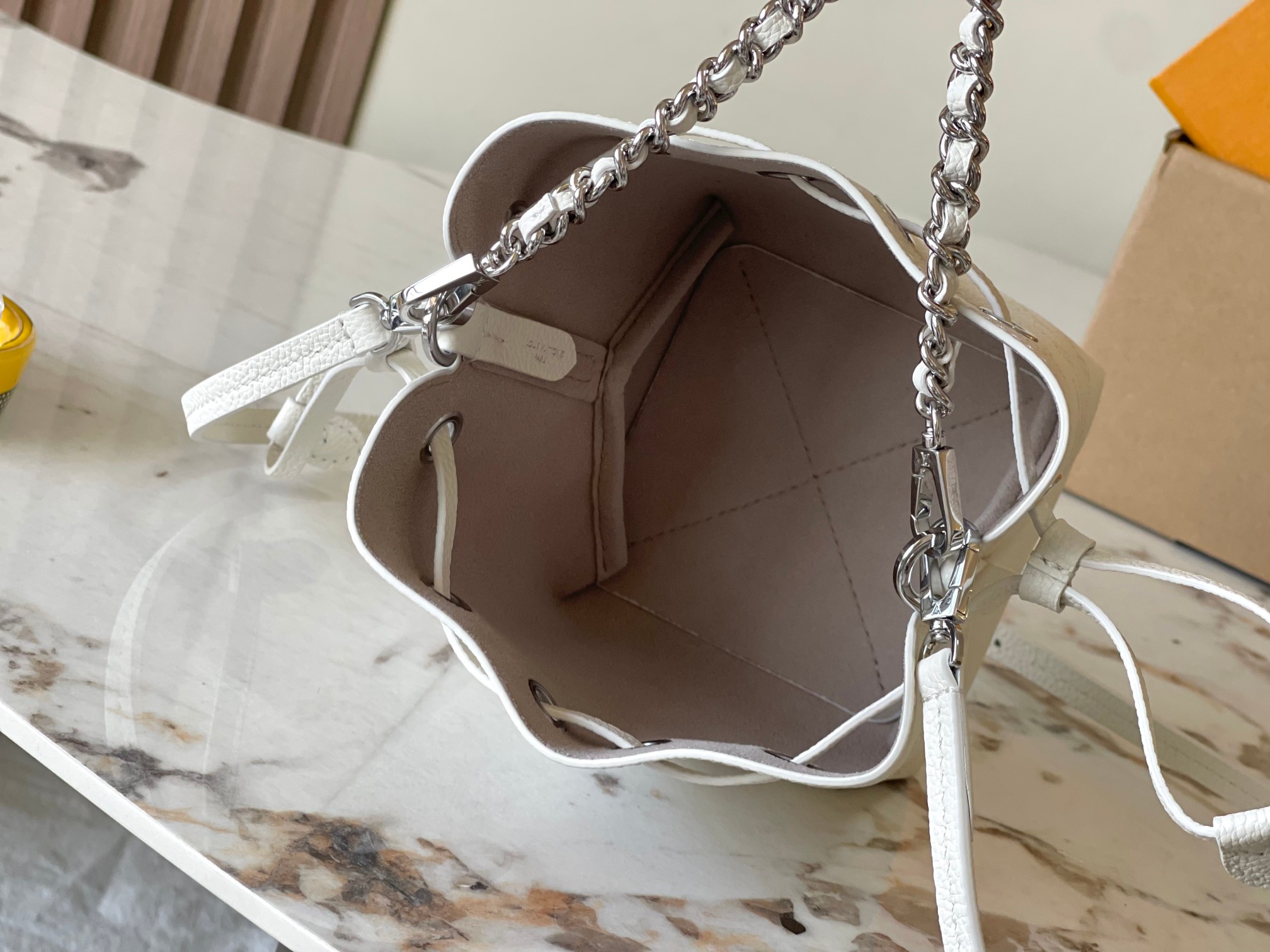 Louis Vuitton Basic Bag White M-l