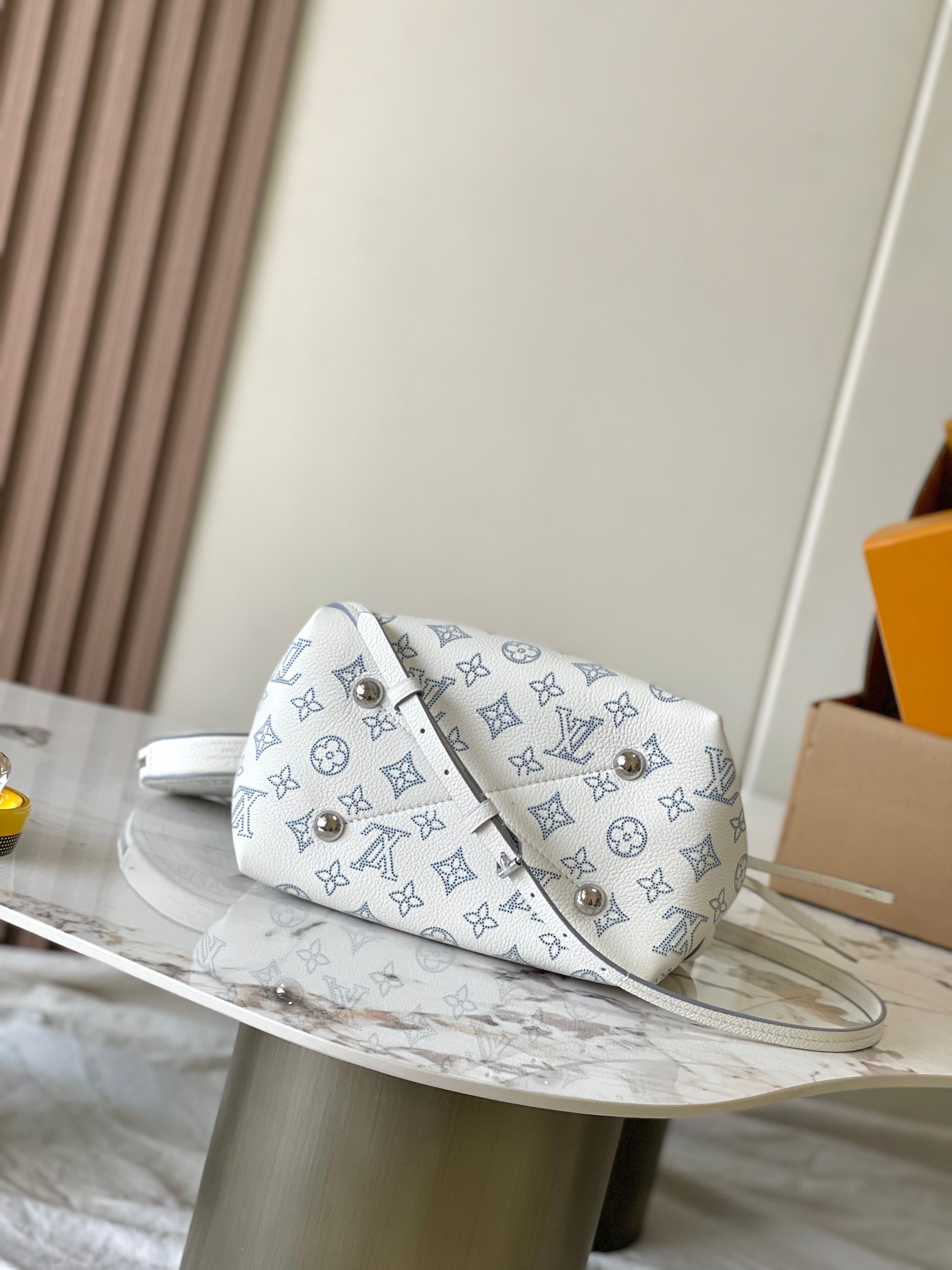 Louis Vuitton Bucket Bag Cow Leather White M-l-s