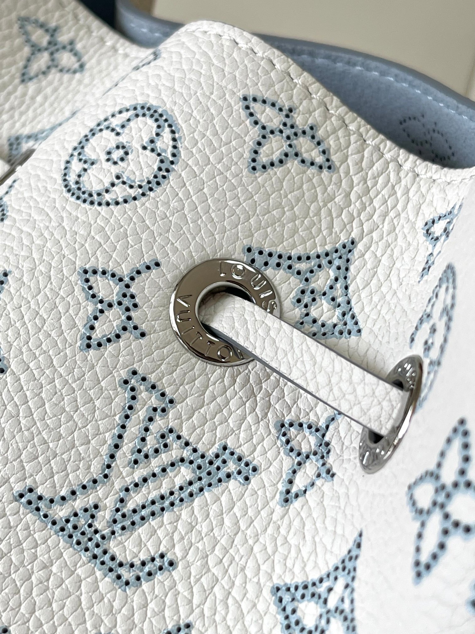 Louis Vuitton Bucket Bag Cow Leather White M-l-s