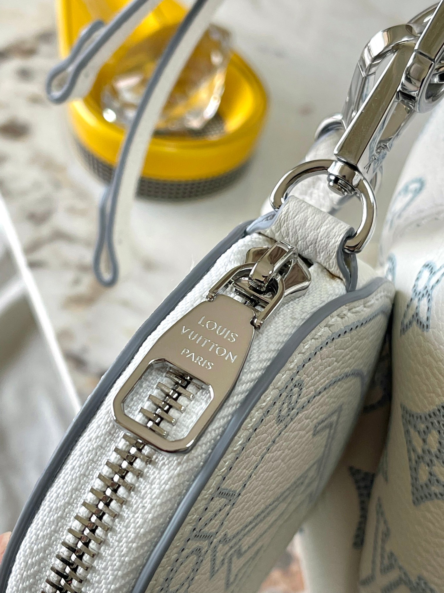 Louis Vuitton Bucket Bag Cow Leather White M-l-s