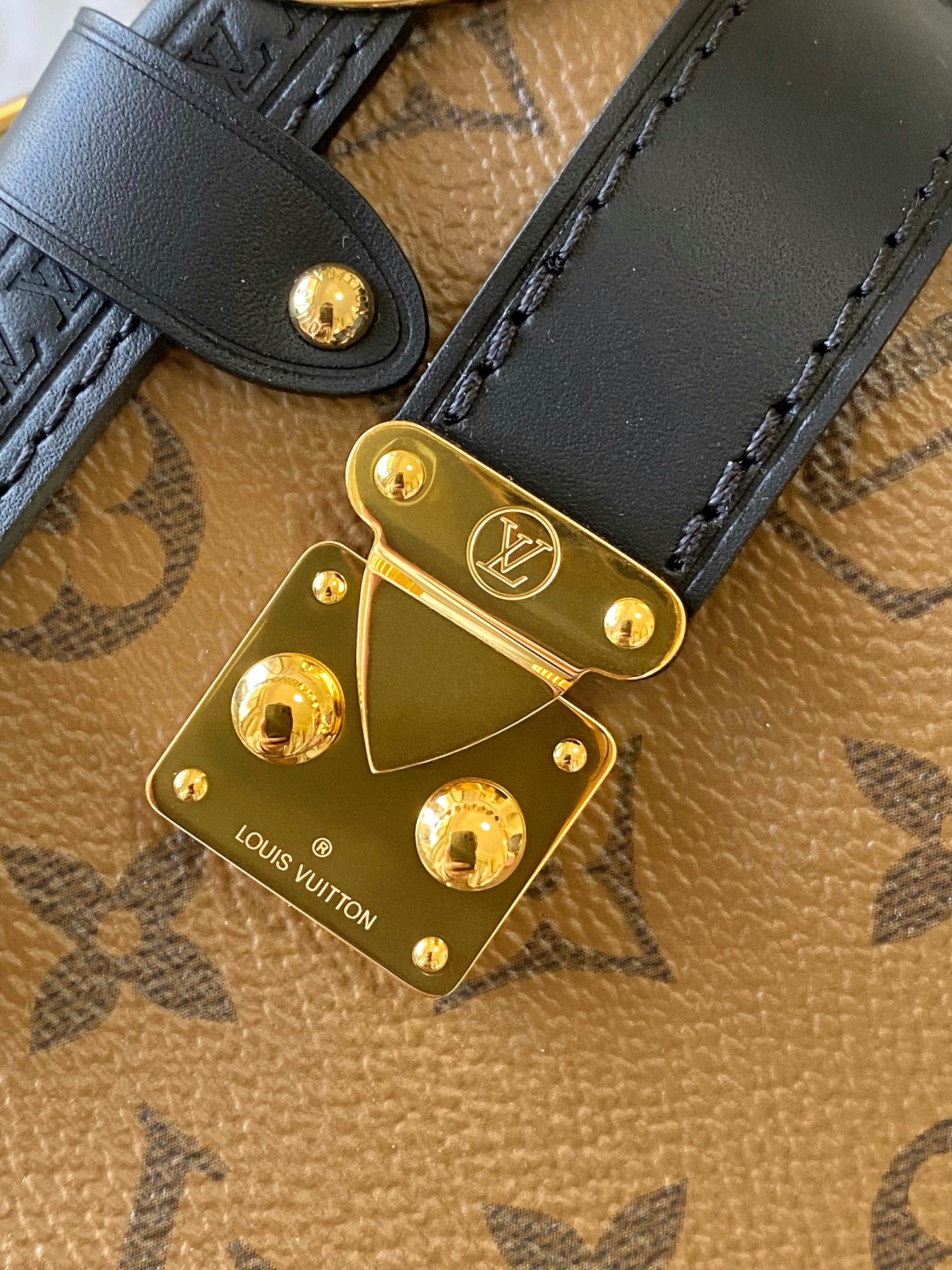 Louis Vuitton Basic Bag M-s