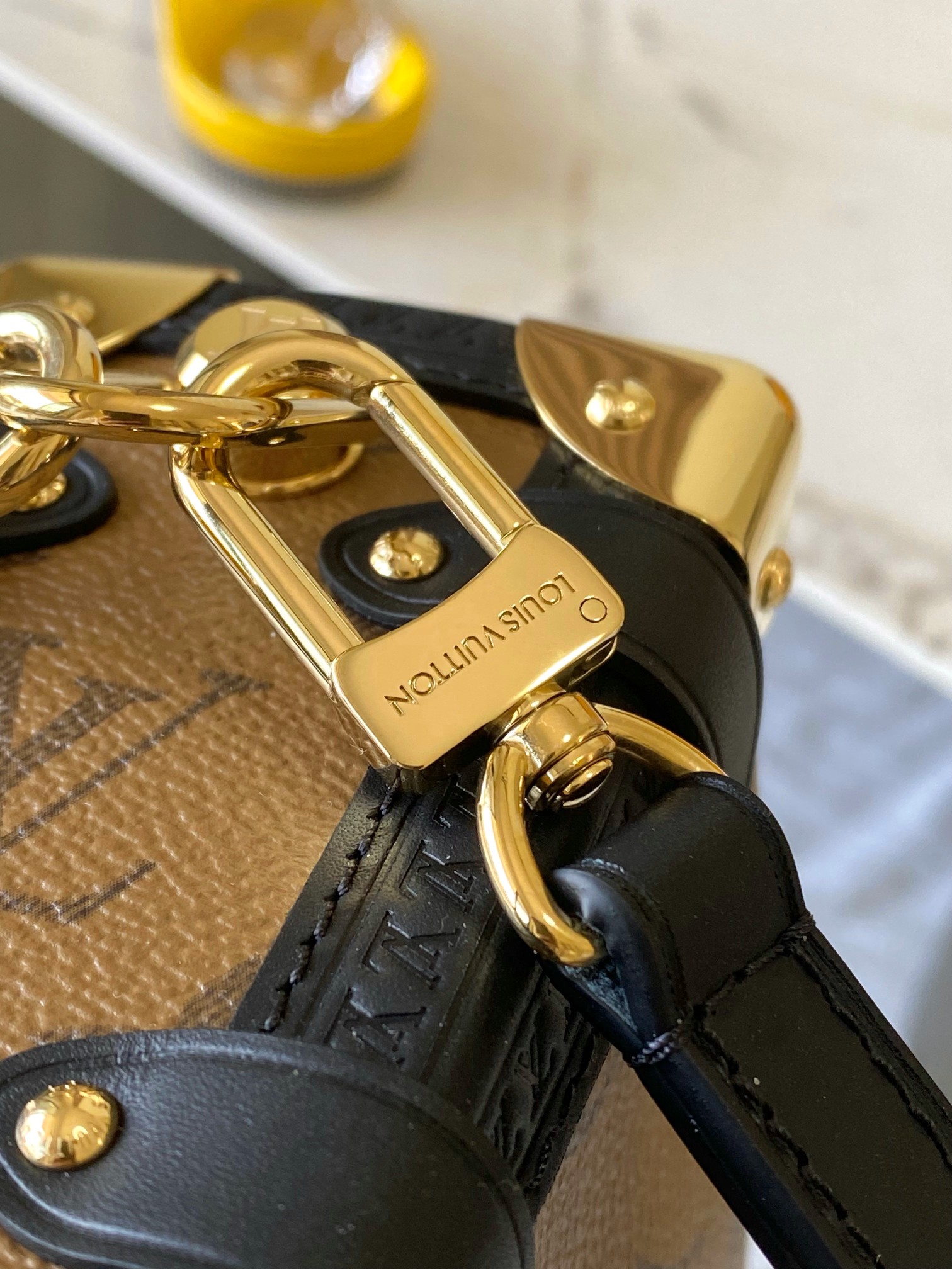 Louis Vuitton Basic Bag M-s