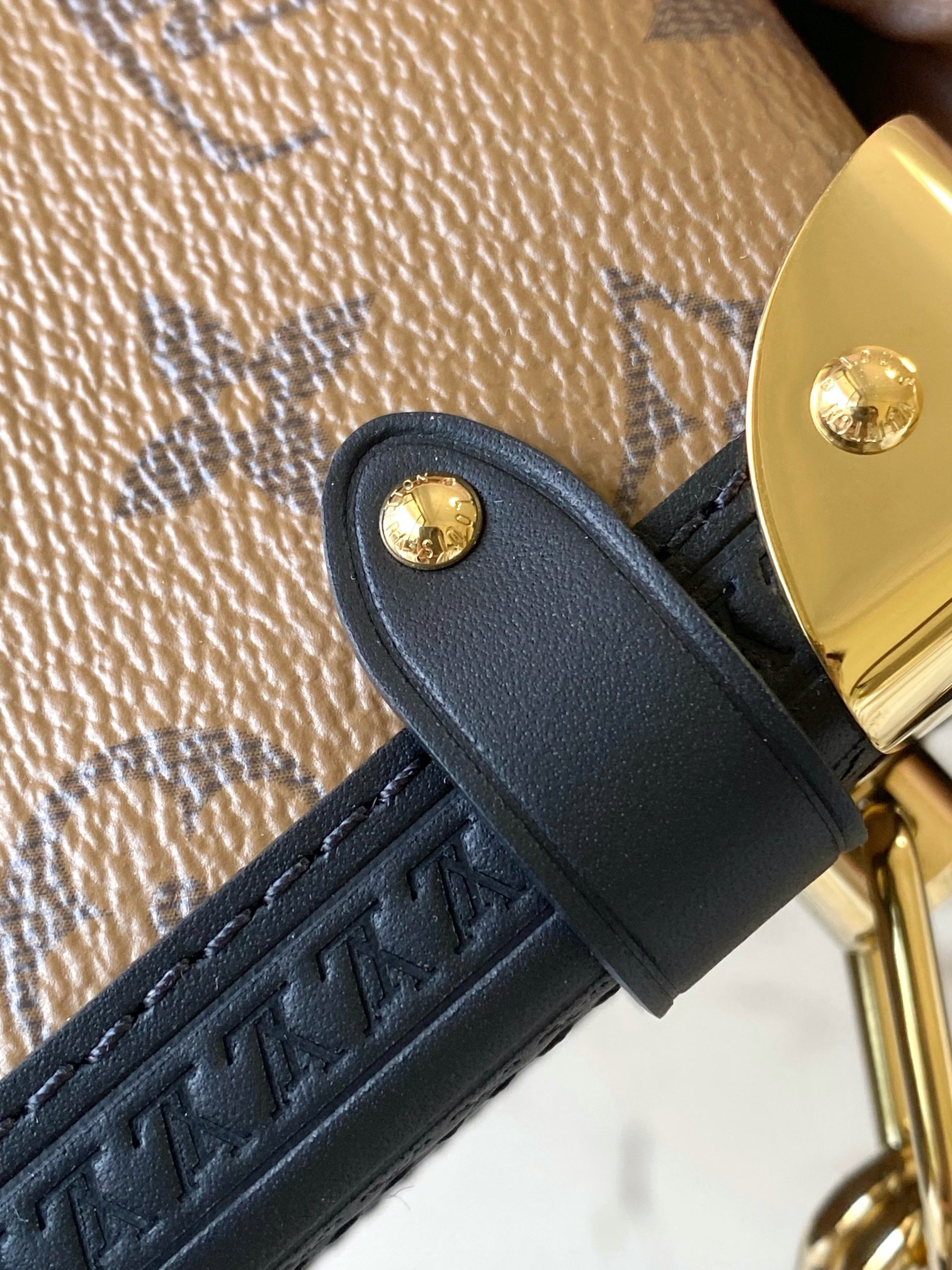 Louis Vuitton Basic Bag M-s