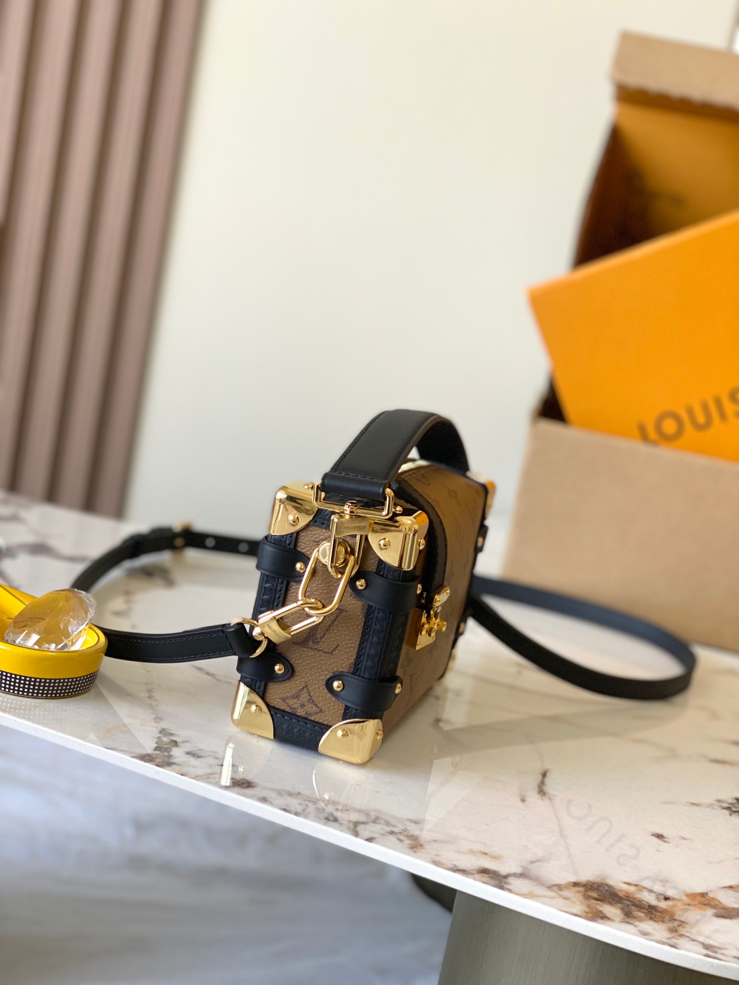 Louis Vuitton Basic Bag M-s