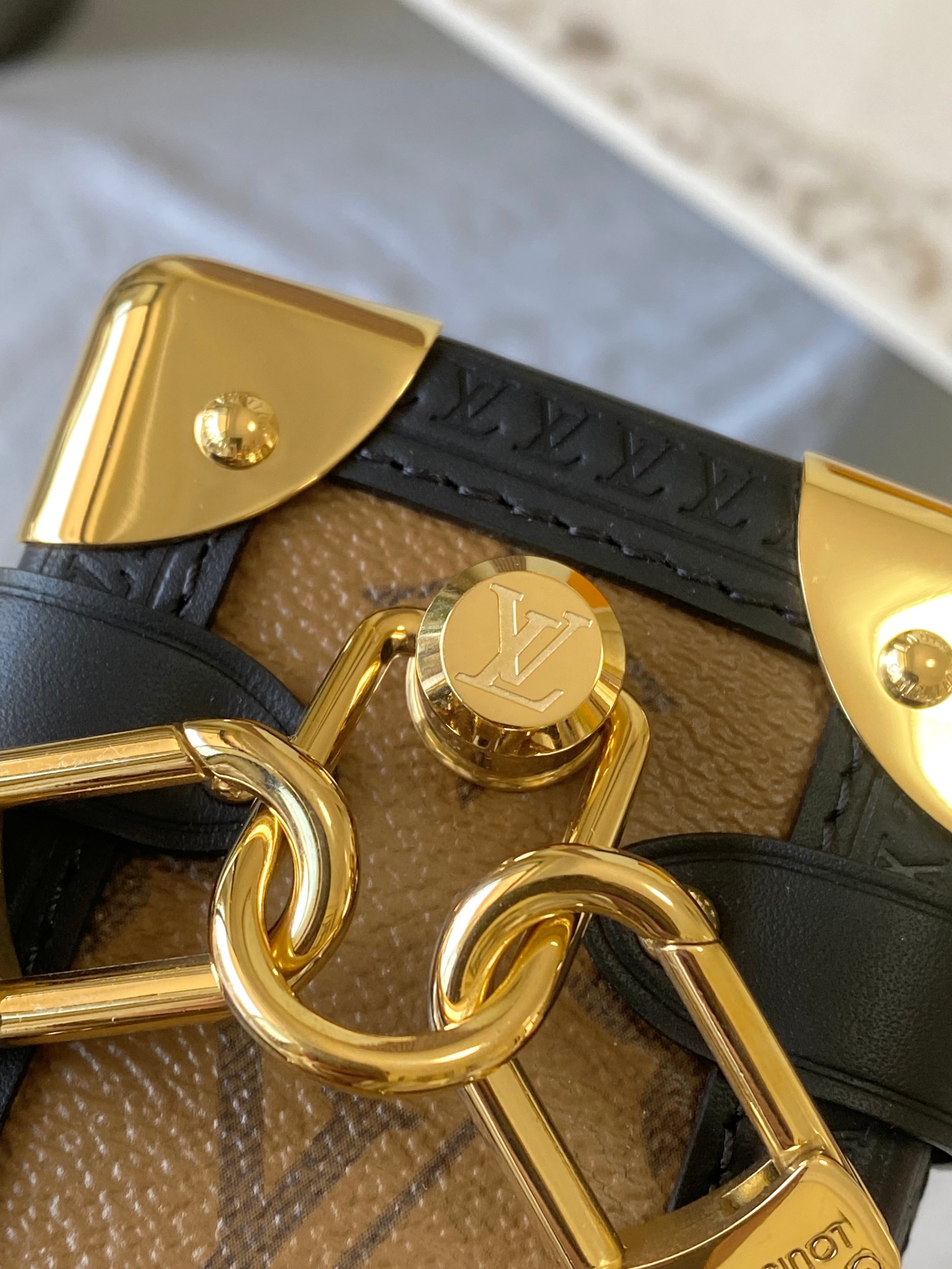 Louis Vuitton Basic Bag M-s