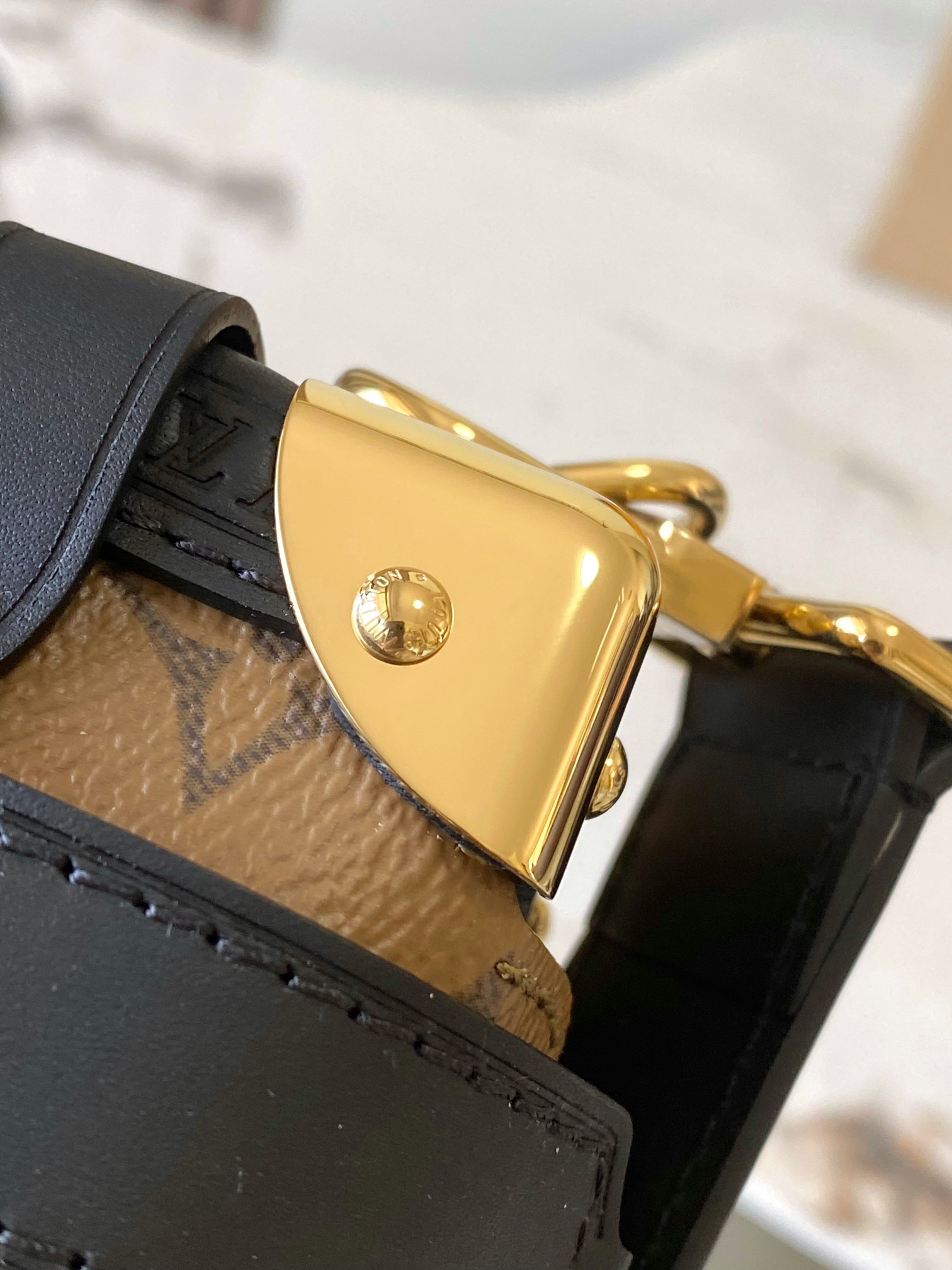 Louis Vuitton Basic Bag M-s