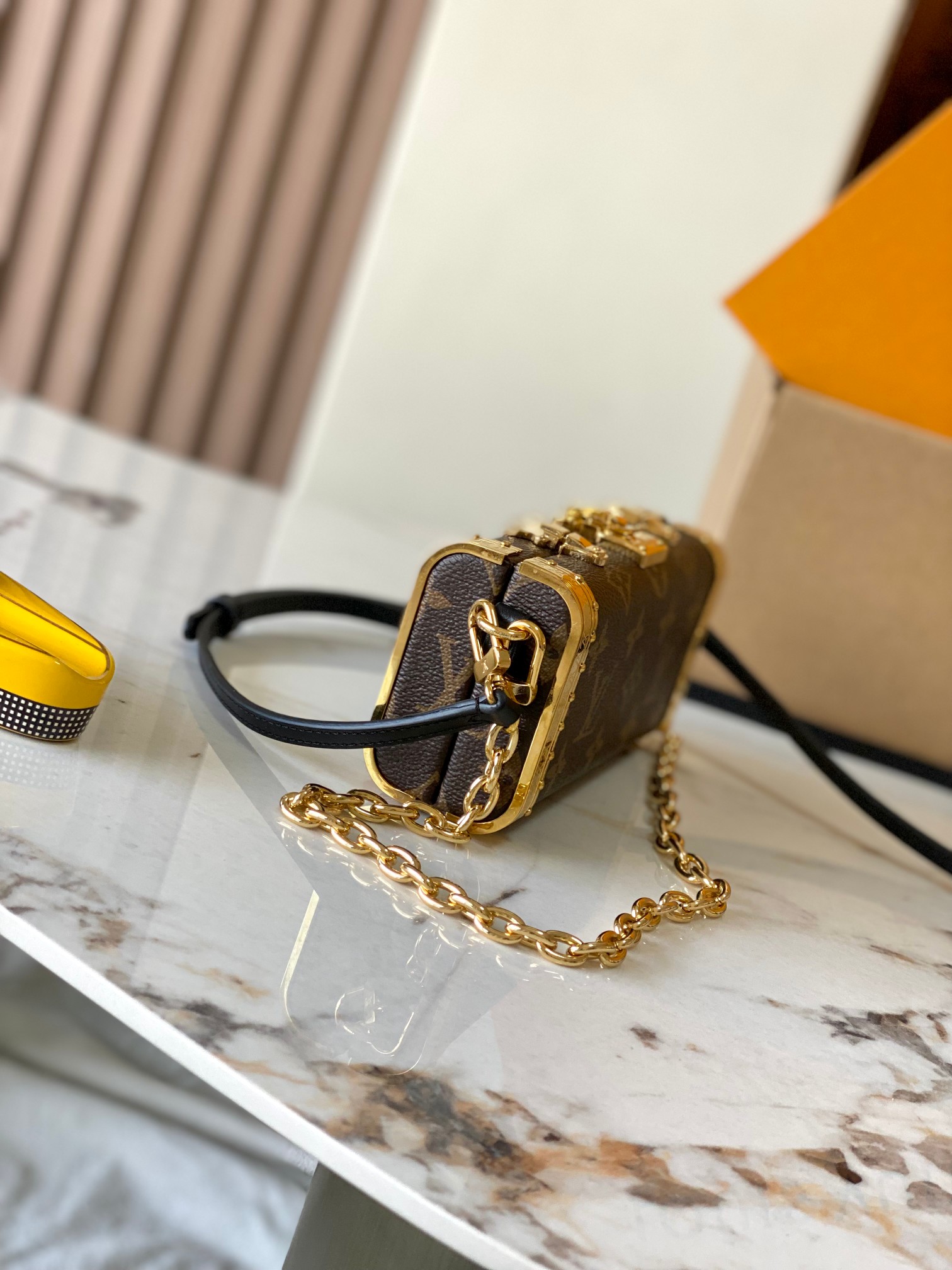 Louis Vuitton Basic Bag M-s