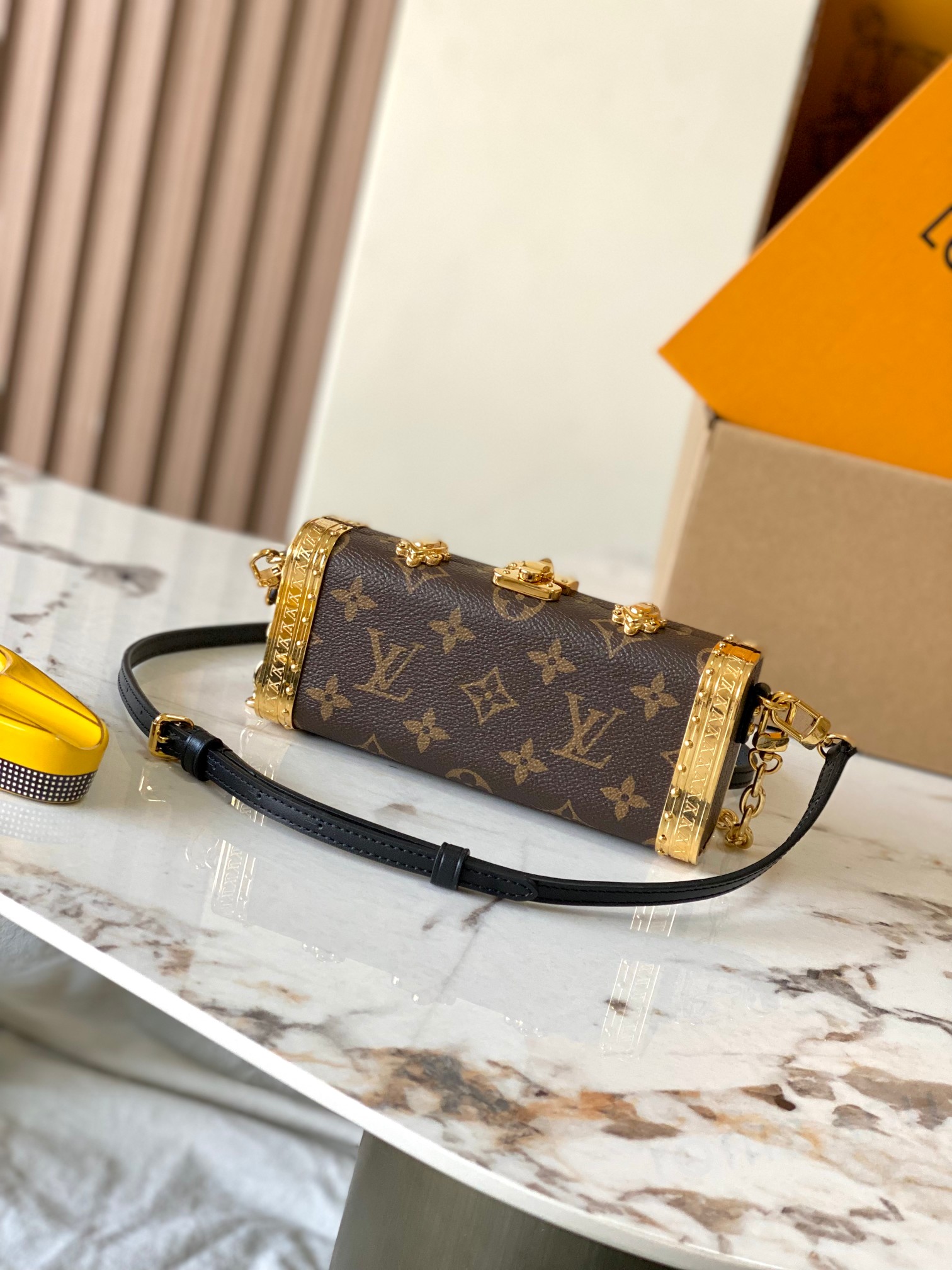 Louis Vuitton Basic Bag M-s