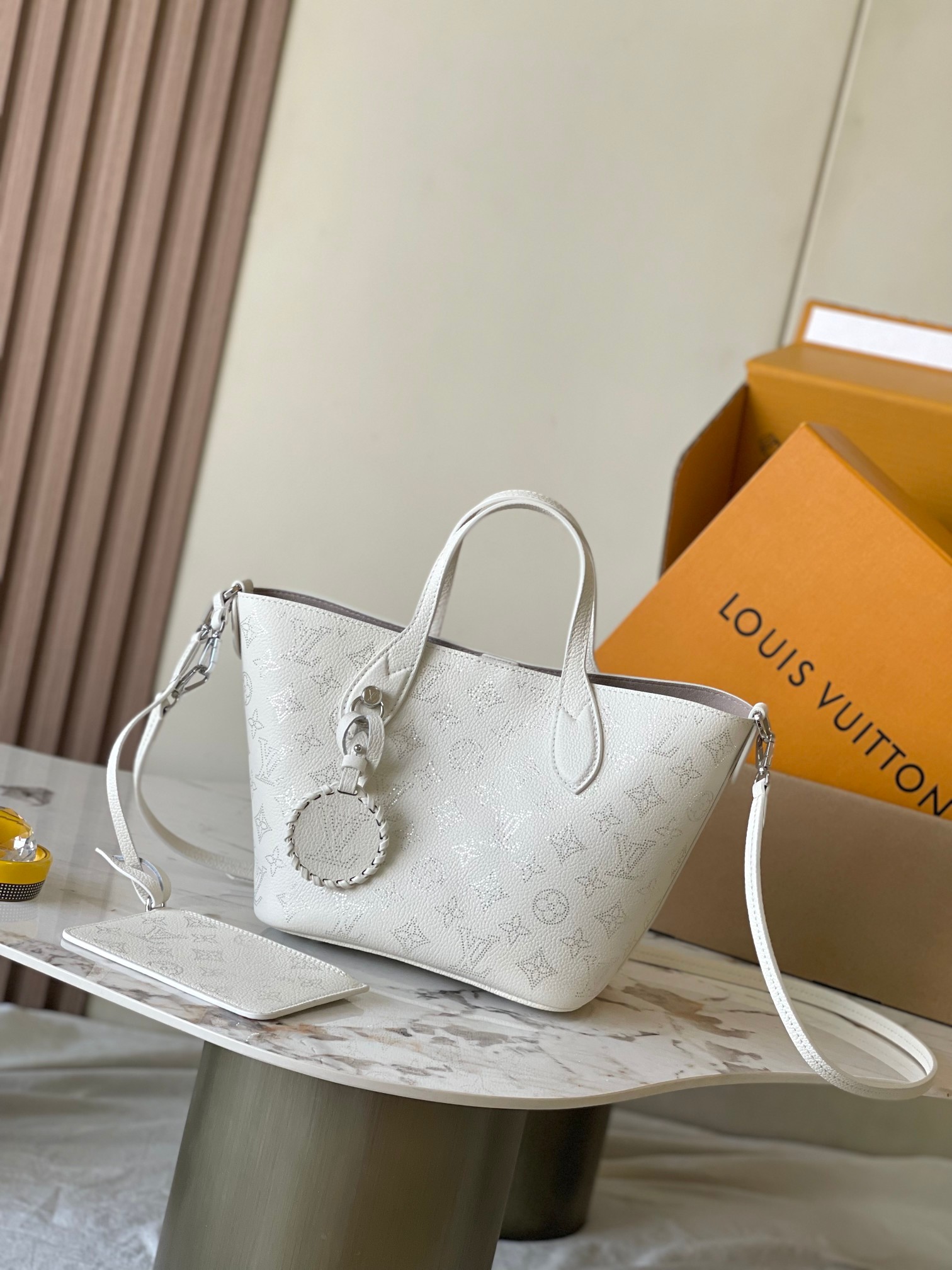 Louis Vuitton Basic Bag White M-l