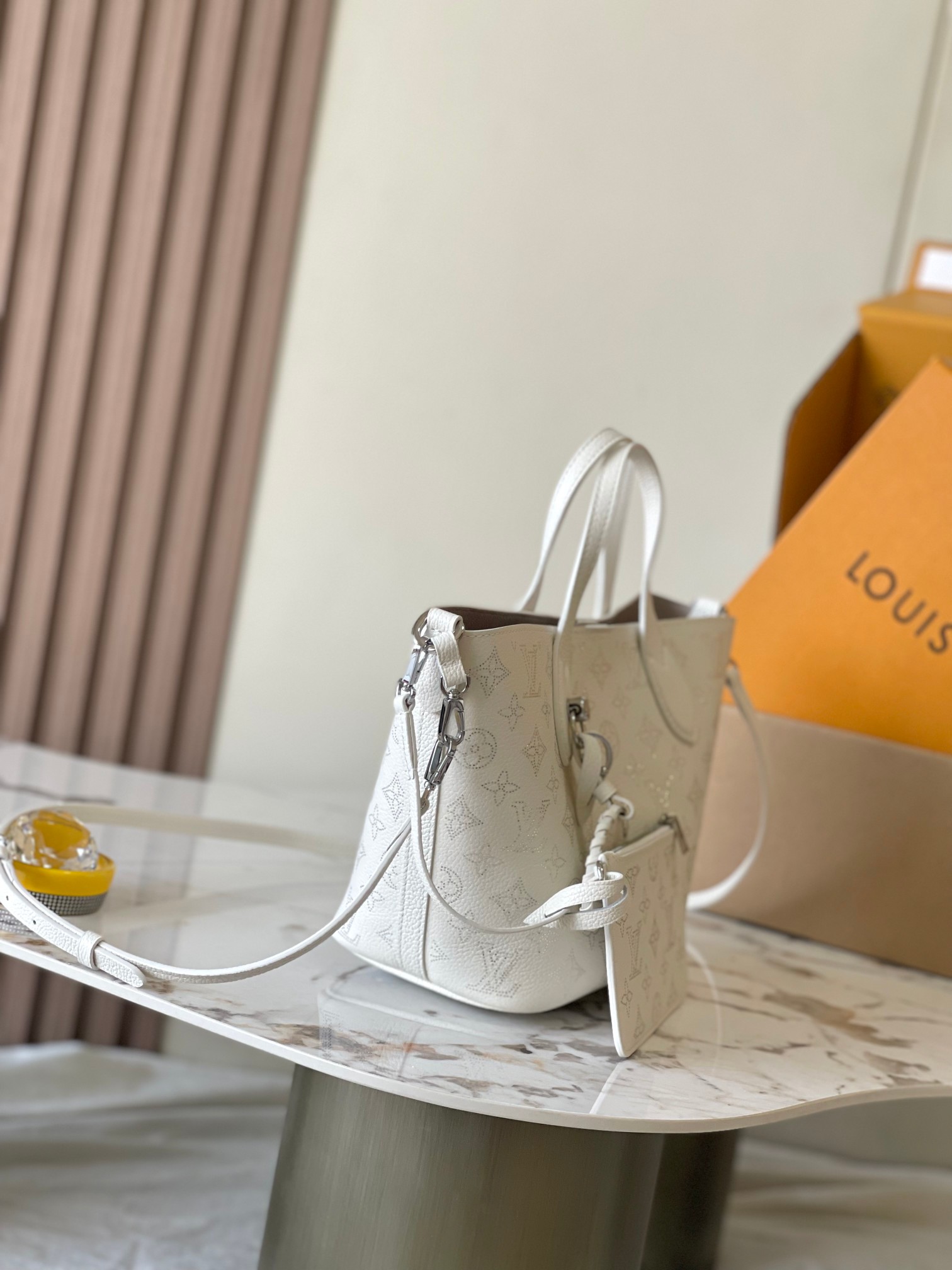 Louis Vuitton Basic Bag White M-l