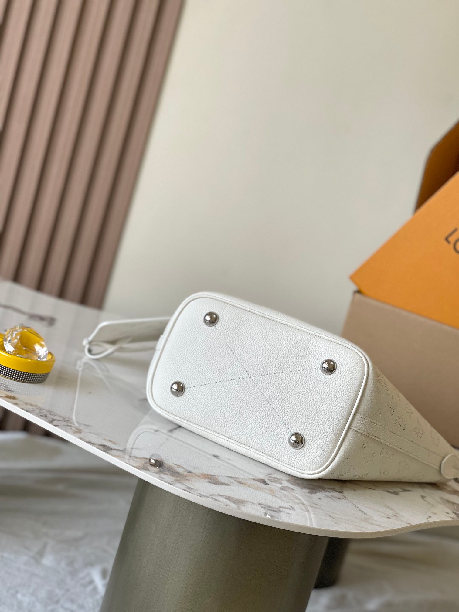 Louis Vuitton Basic Bag White M-l