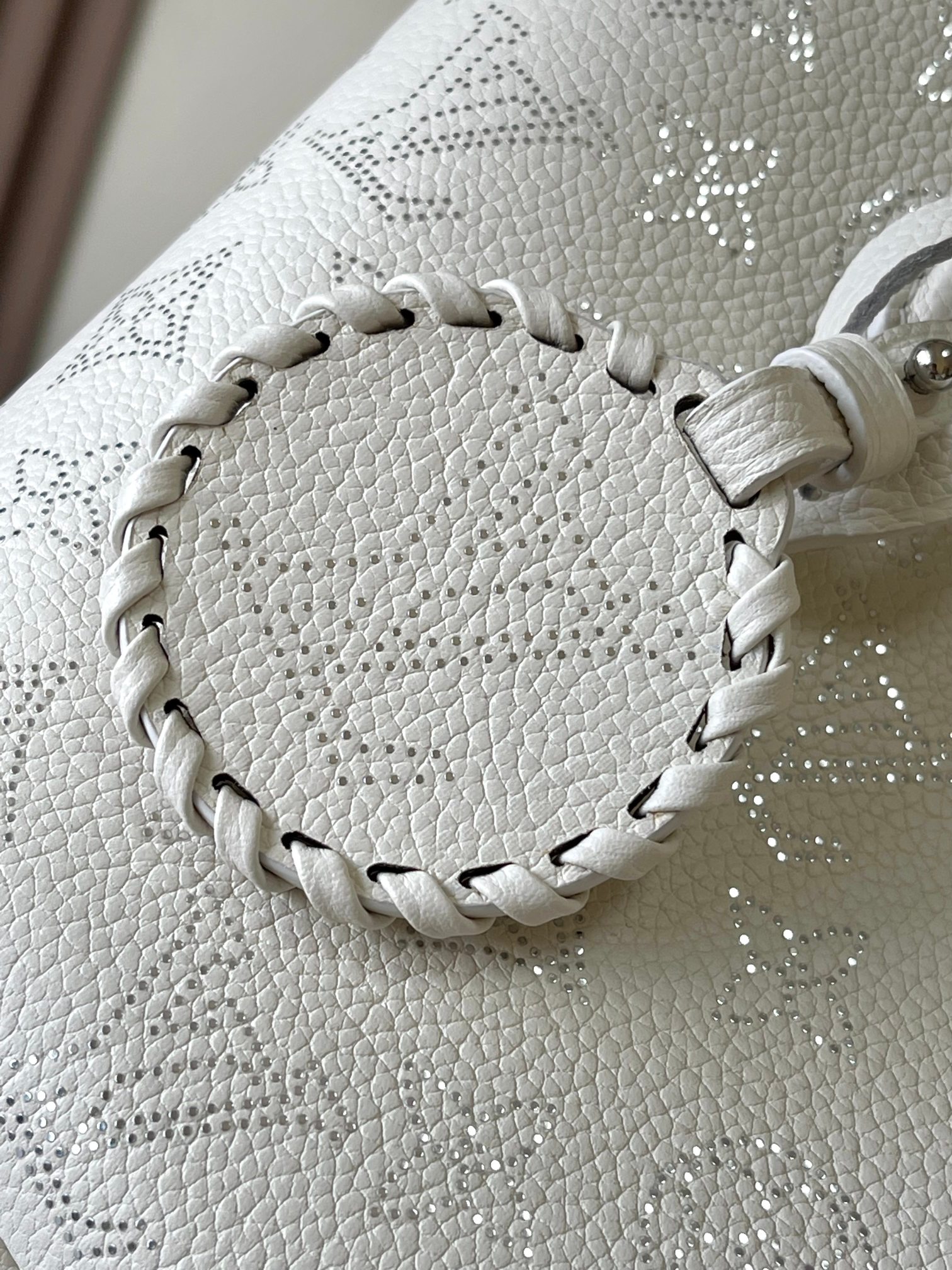 Louis Vuitton Basic Bag White M-l