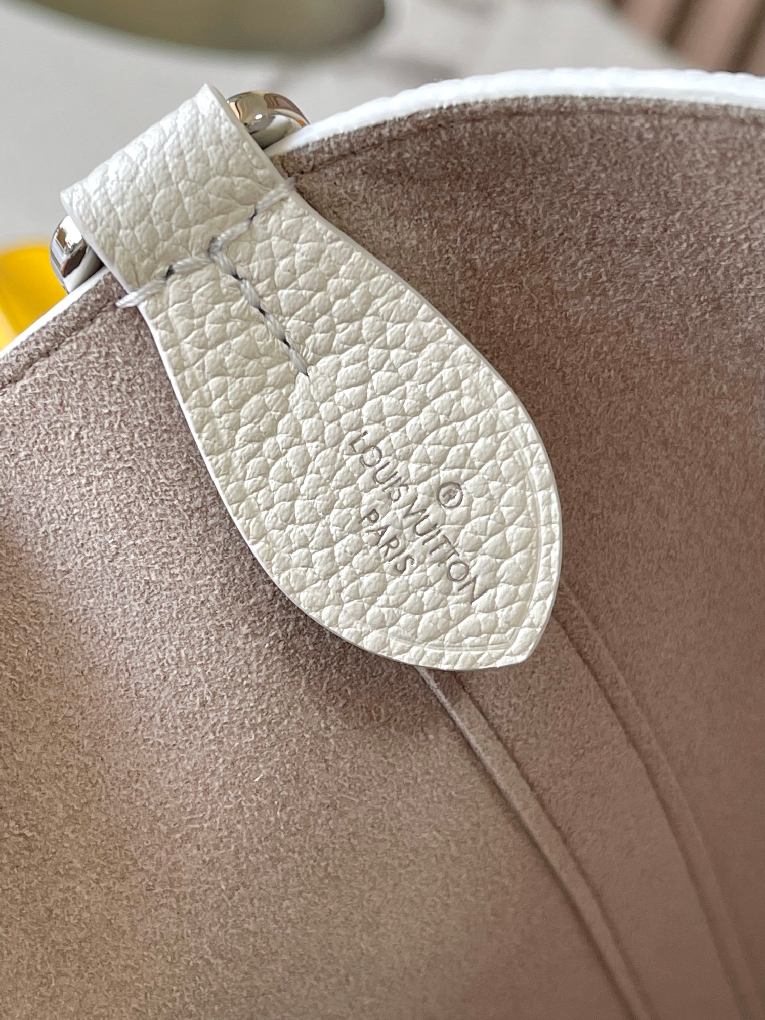 Louis Vuitton Basic Bag White M-l