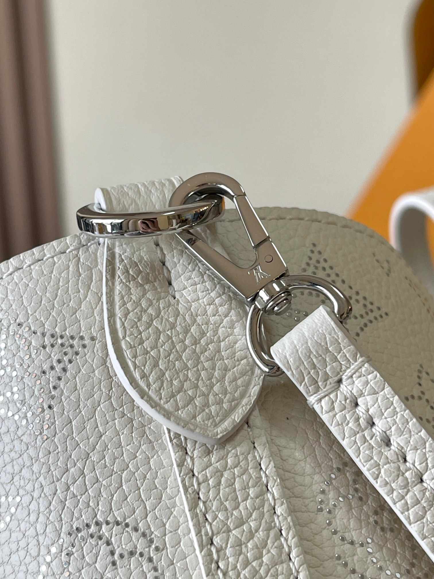 Louis Vuitton Basic Bag White M-l