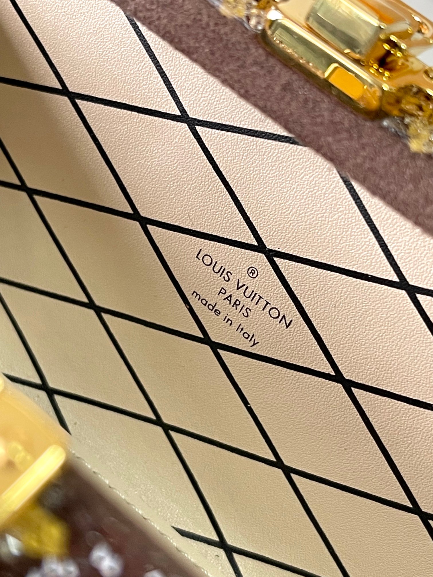 Louis Vuitton Basic Bag M-s