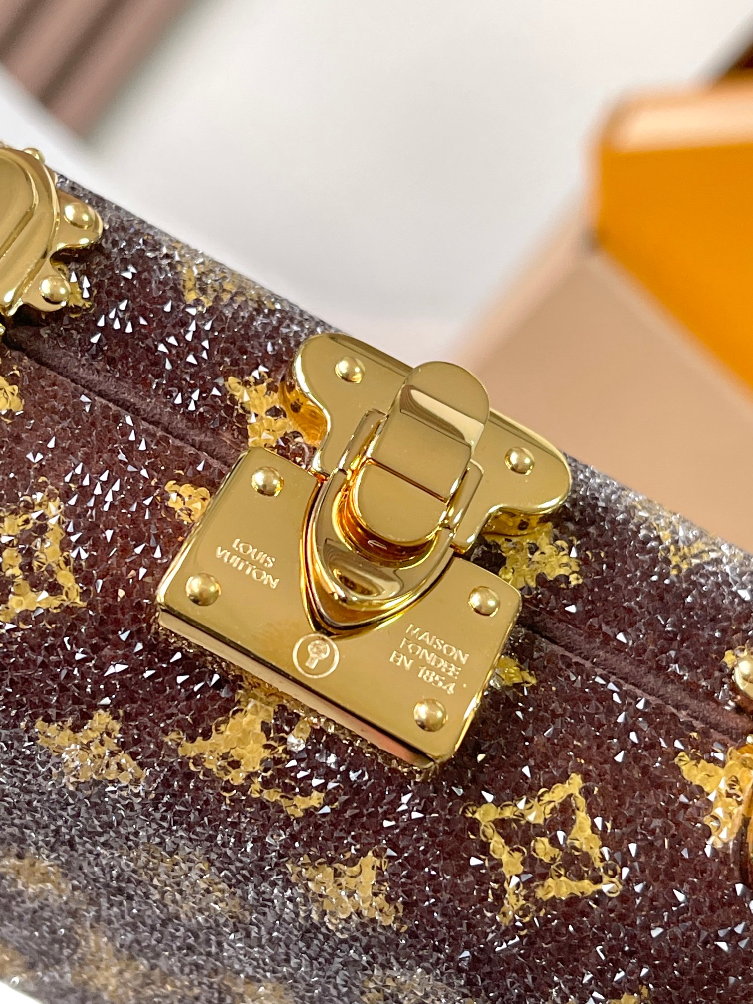 Louis Vuitton Basic Bag M-s