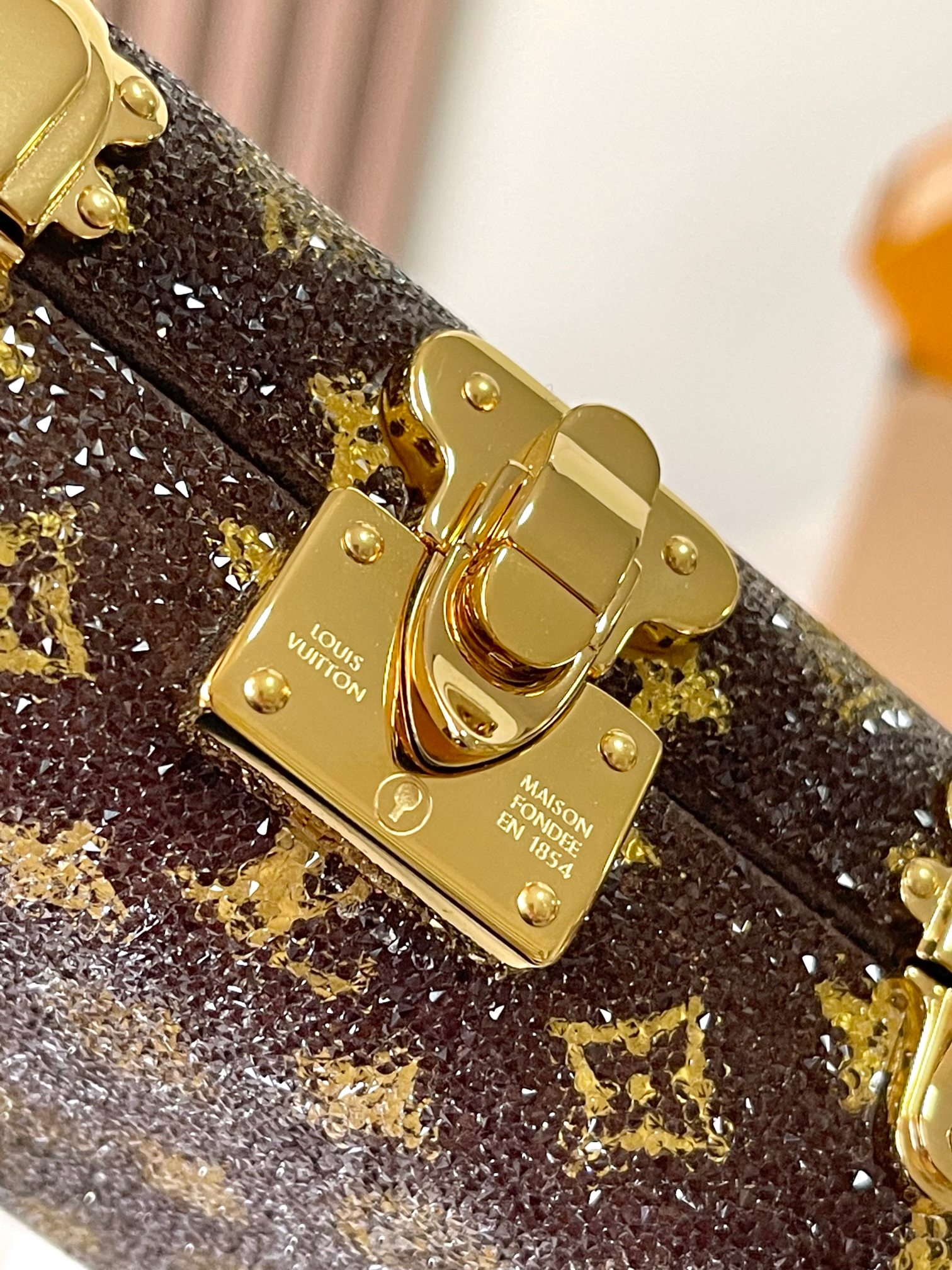 Louis Vuitton Basic Bag M-s