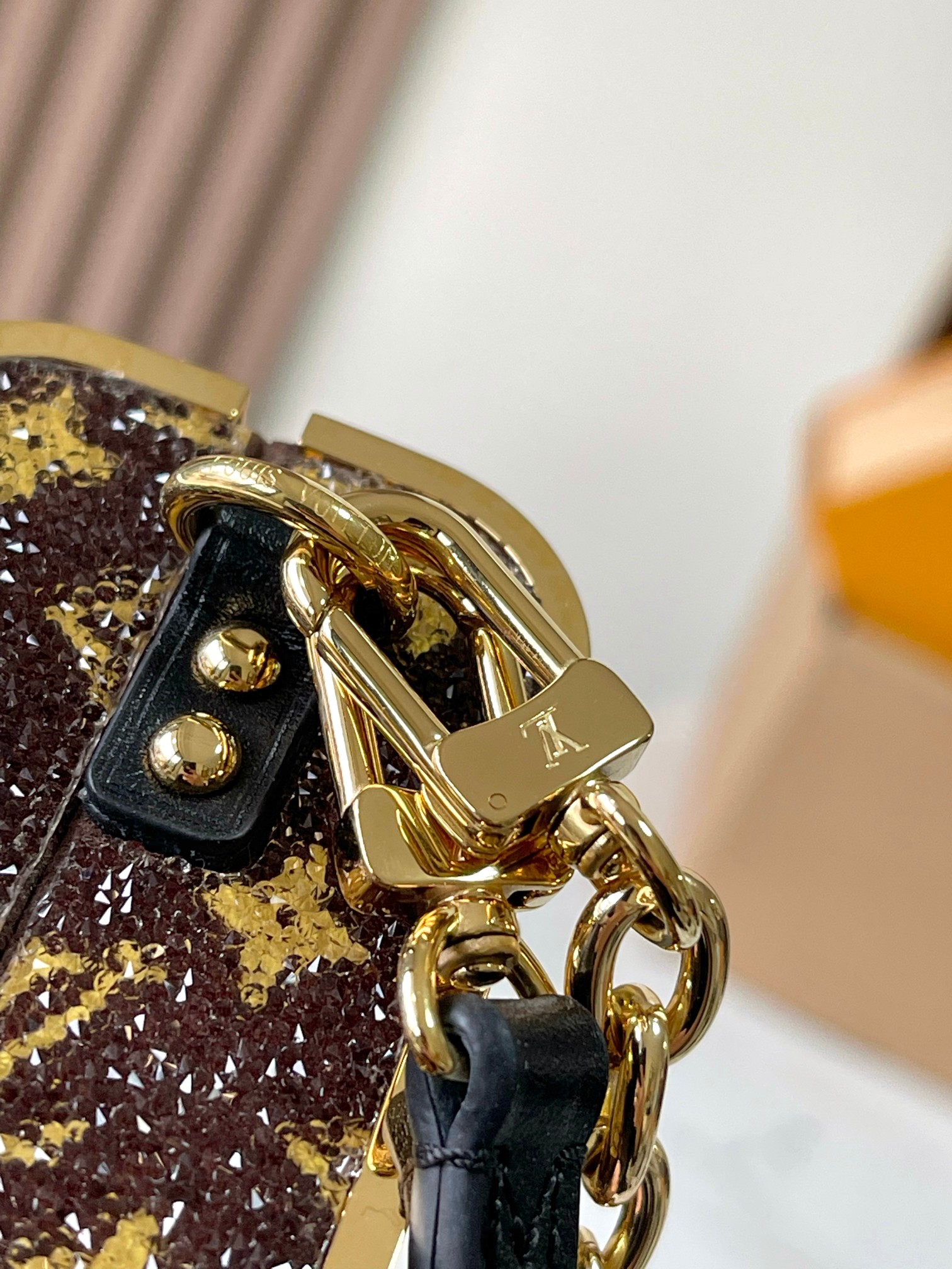 Louis Vuitton Basic Bag M-s