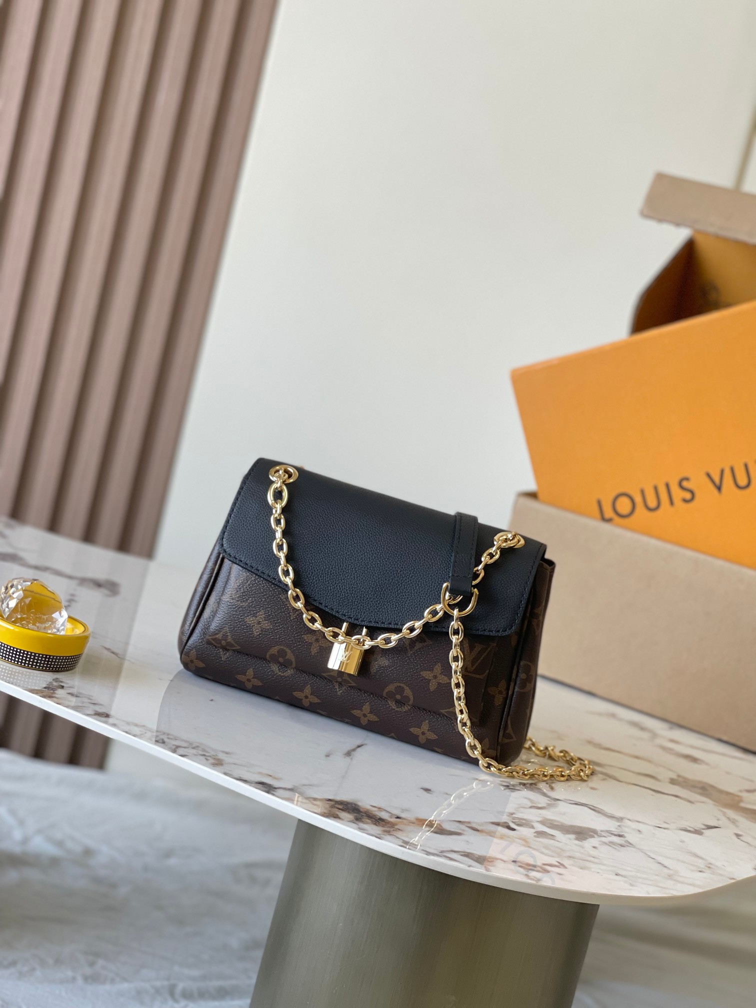 Louis Vuitton Basic Bag M-s