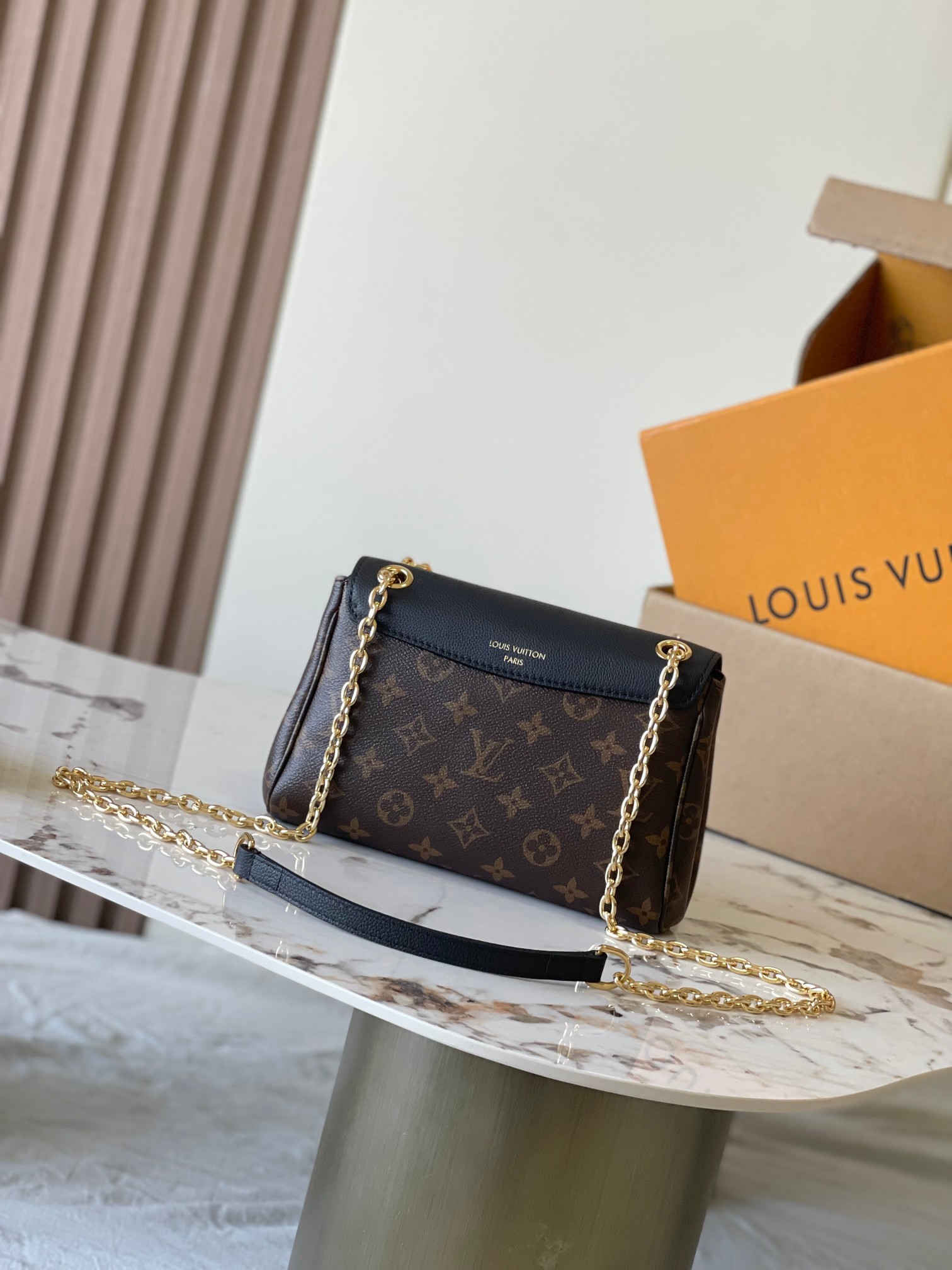 Louis Vuitton Basic Bag M-s
