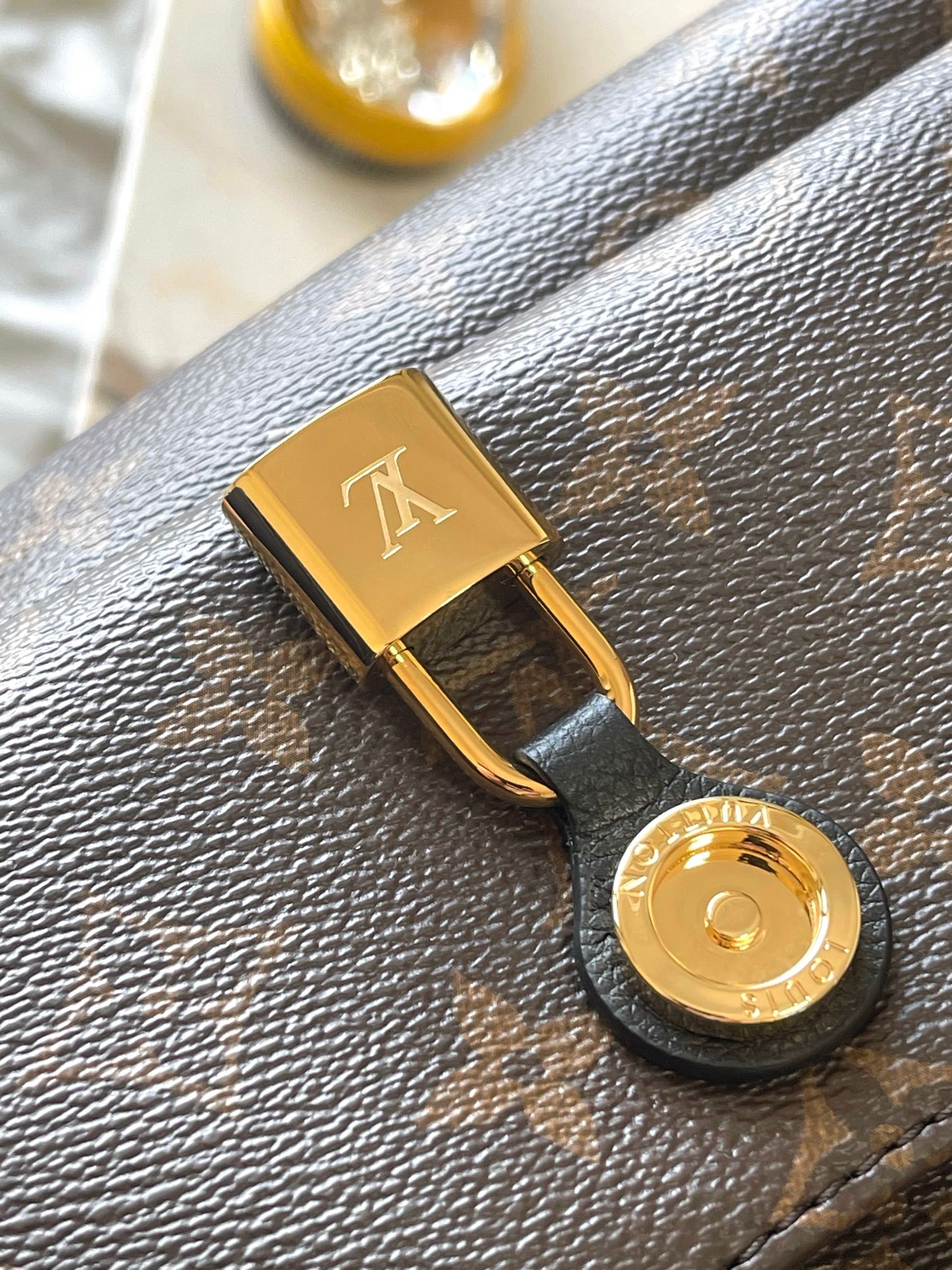 Louis Vuitton Basic Bag M-s