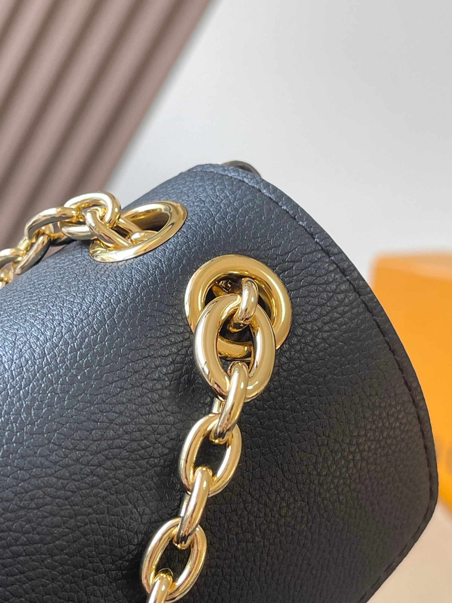 Louis Vuitton Basic Bag M-s