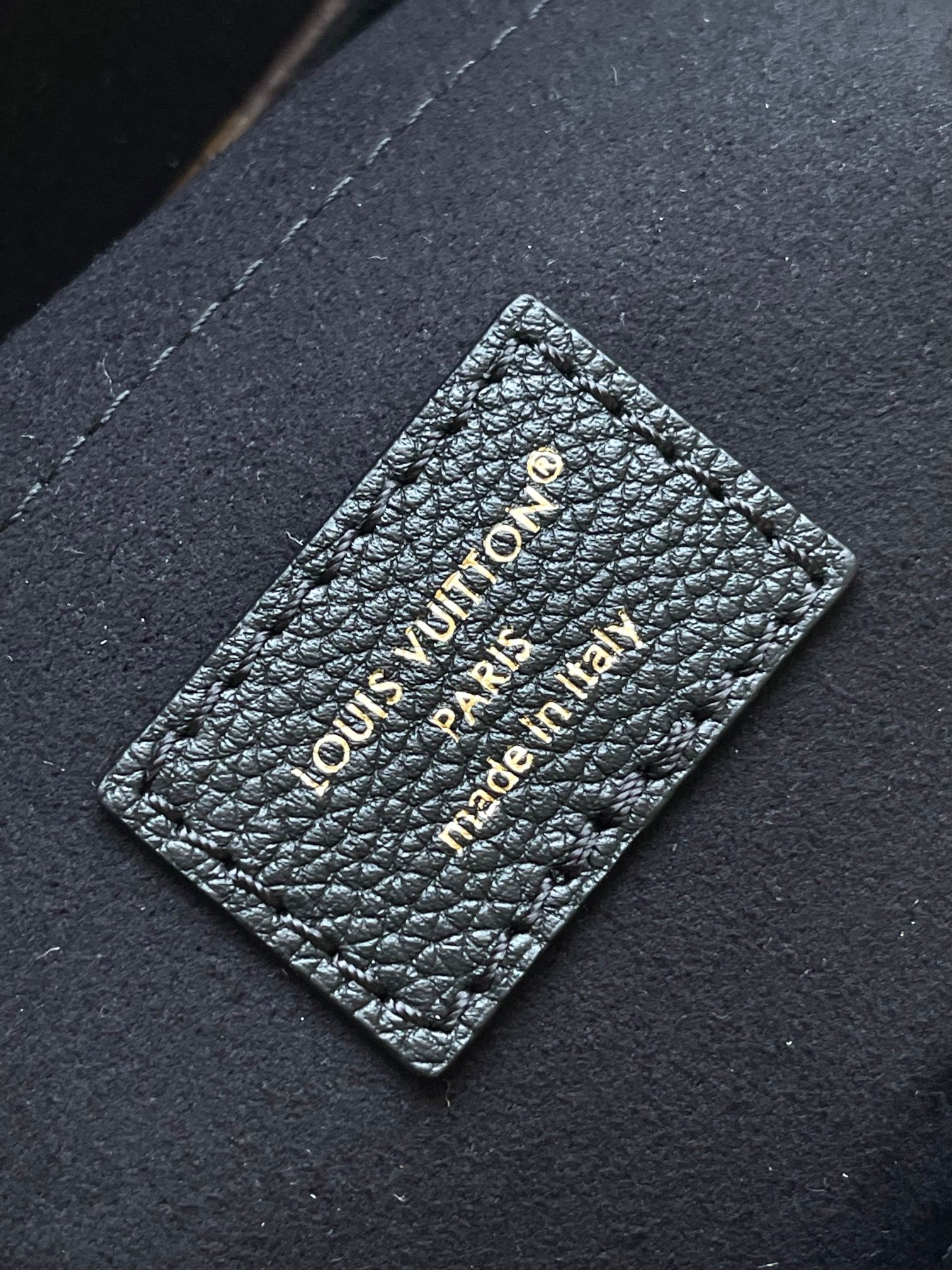 Louis Vuitton Basic Bag M-s