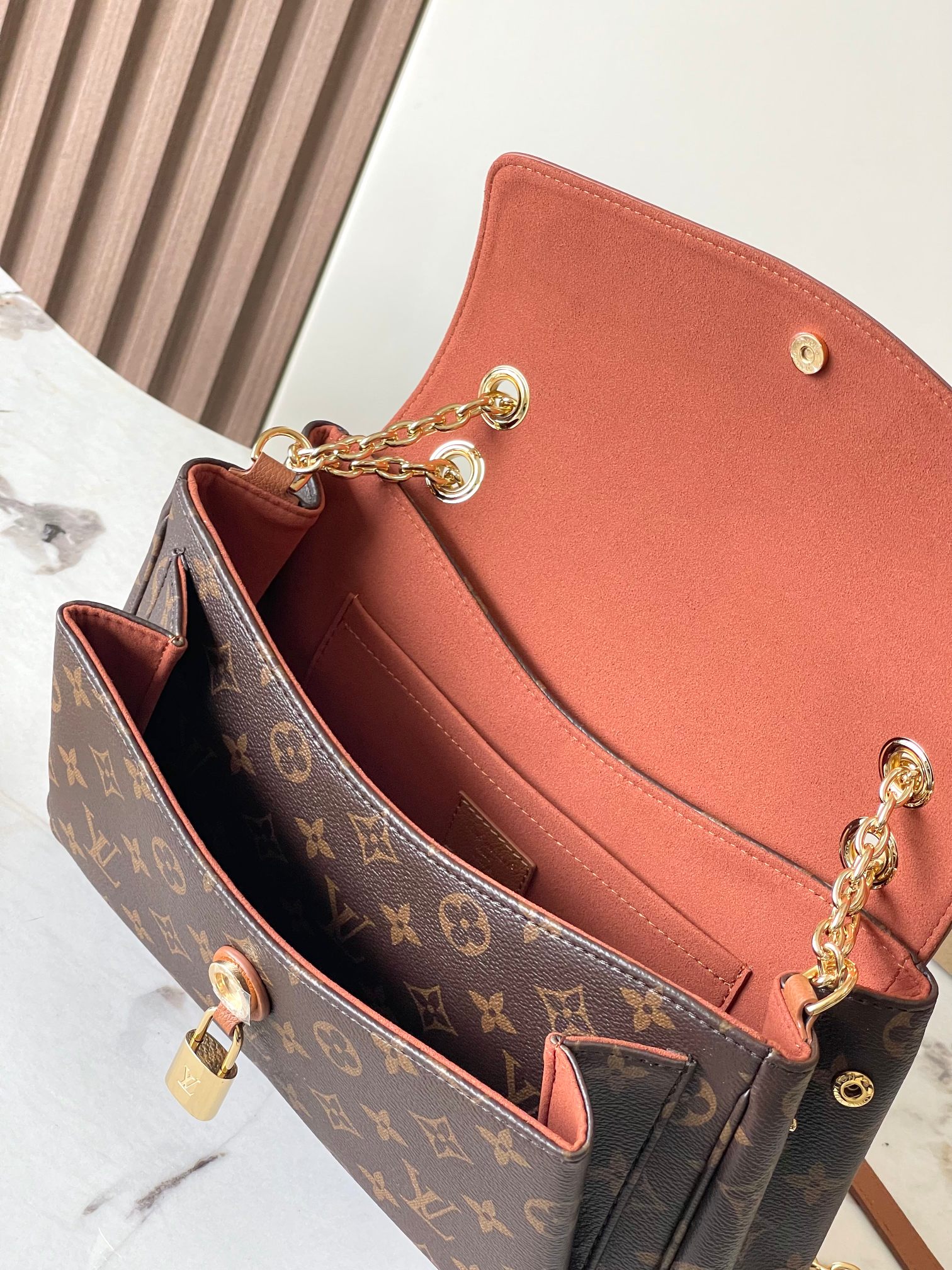 Louis Vuitton Basic Bag M-s